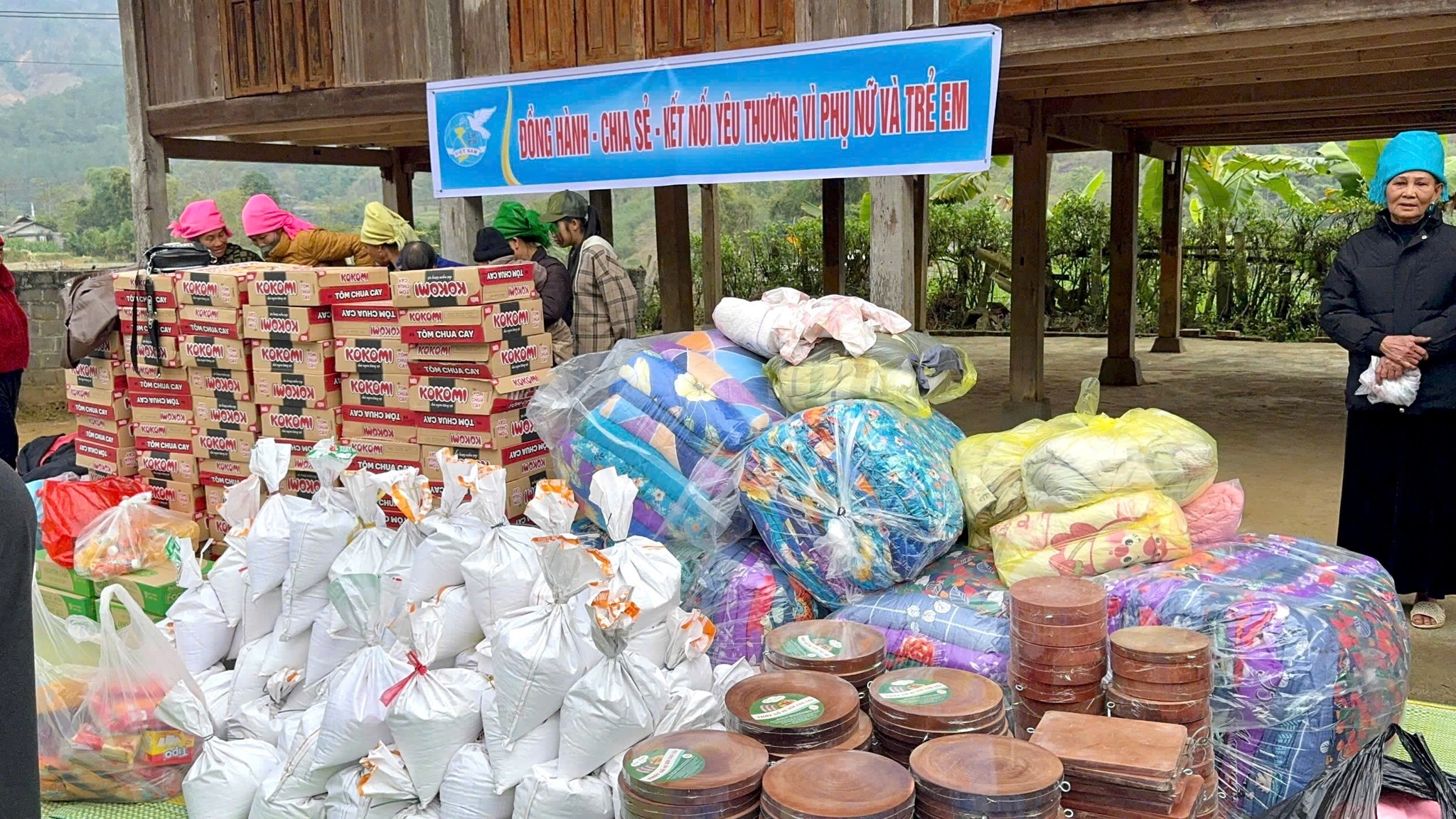 Trao gửi yêu thương, sưởi ấm mùa đông ở Nghĩa Lộ 3 597822715 807764995625513 2655954446589535059 n