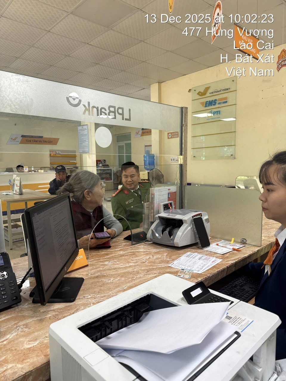 Cảnh giác trước “việc nhẹ, lãi cao”: Công an xã Bát Xát kịp thời ngăn chặn vụ việc có dấu hiệu lừa đảo 2 598582432 790463127385830 3471698828296851821 n 1