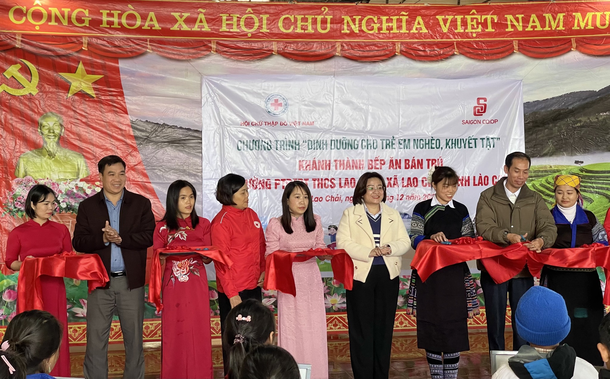 Chung tay vun đắp tương lai học trò vùng cao Lao Chải 5 599819681 1671608550922537 7144798527322565907 n