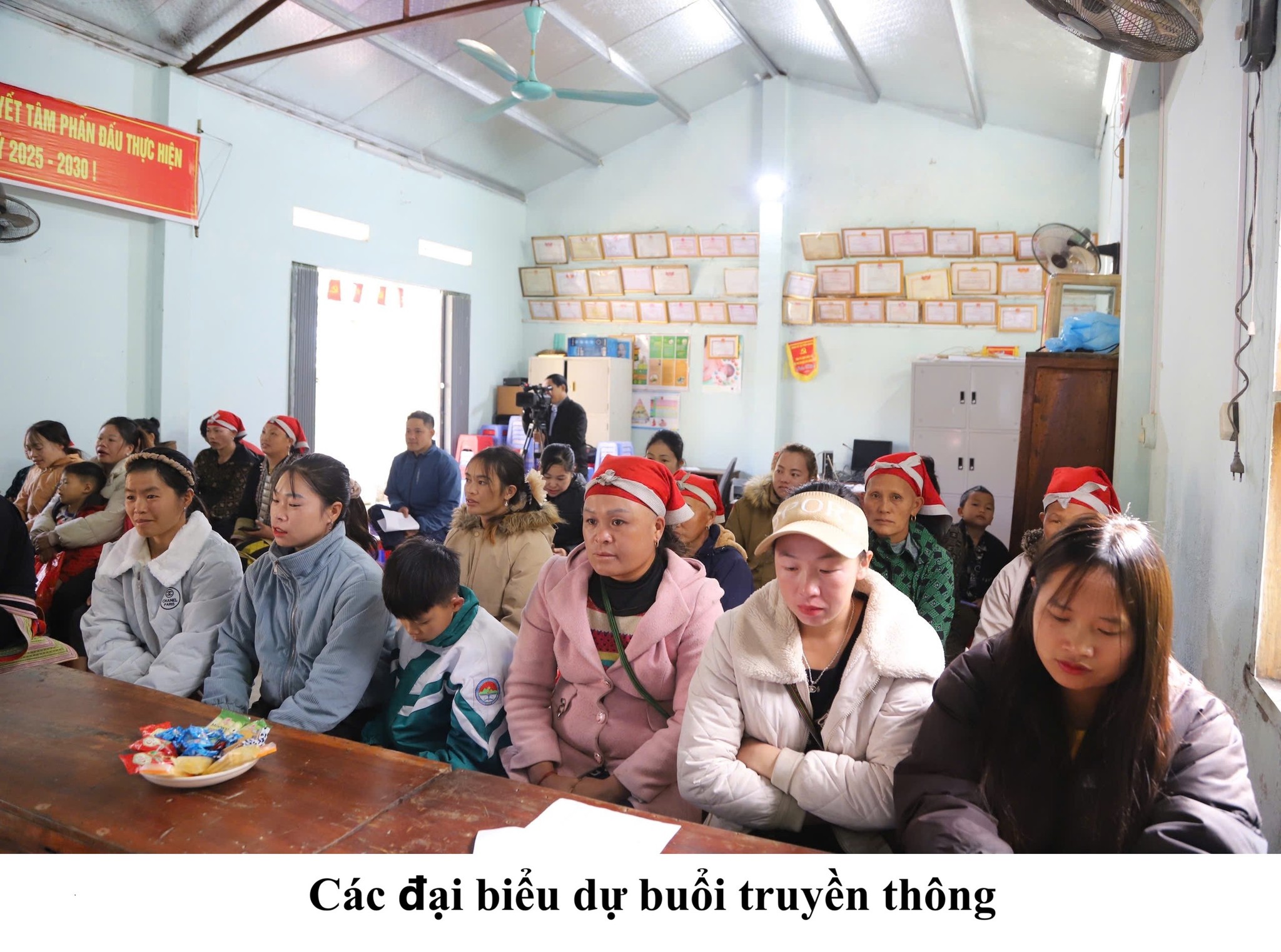 Truyền thông bình đẳng giới, xây dựng gia đình an toàn trong đồng bào dân tộc Dao ở Bát Xát 1 600279242 791687010596775 7717315829781769901 n