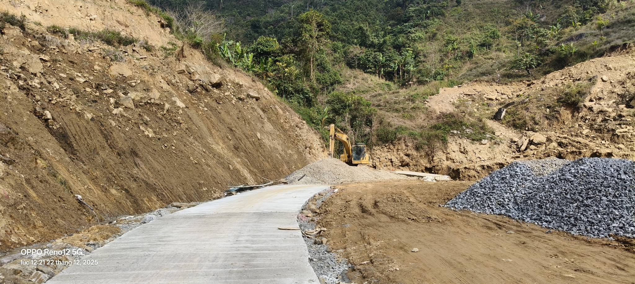 Đẩy nhanh tiến độ thi công “Con đường em đến trường” ở xã Sơn Lương