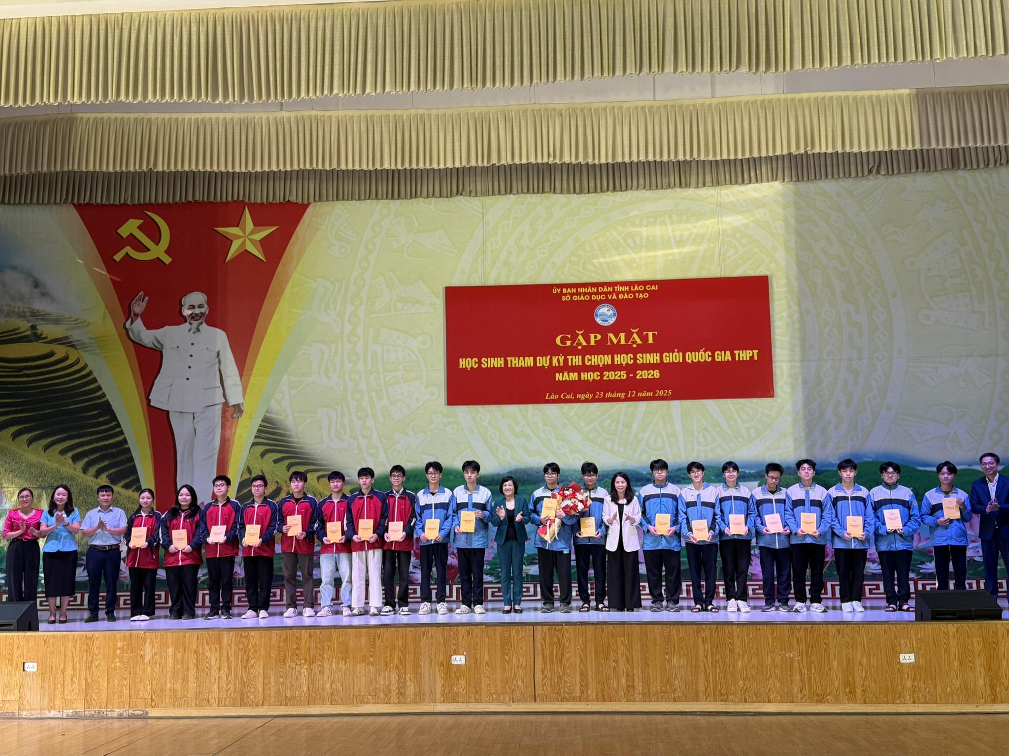 Tiếp lửa đam mê, nâng bước học trò Lào Cai chinh phục kỳ thi học sinh giỏi quốc gia 3 603090678 1376592437596753 2534626287632291943 n