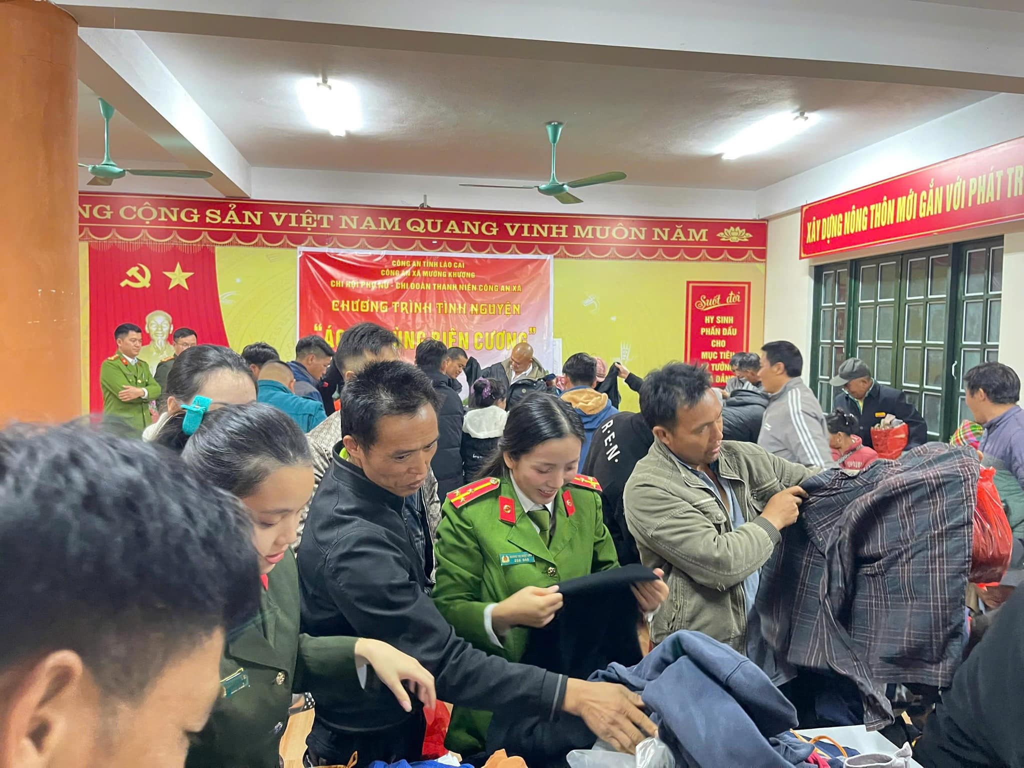 Áo ấm về bản, nghĩa tình lan tỏa nơi biên cương Mường Khương 6 603865773 1191217529869222 8112381992860866982 n