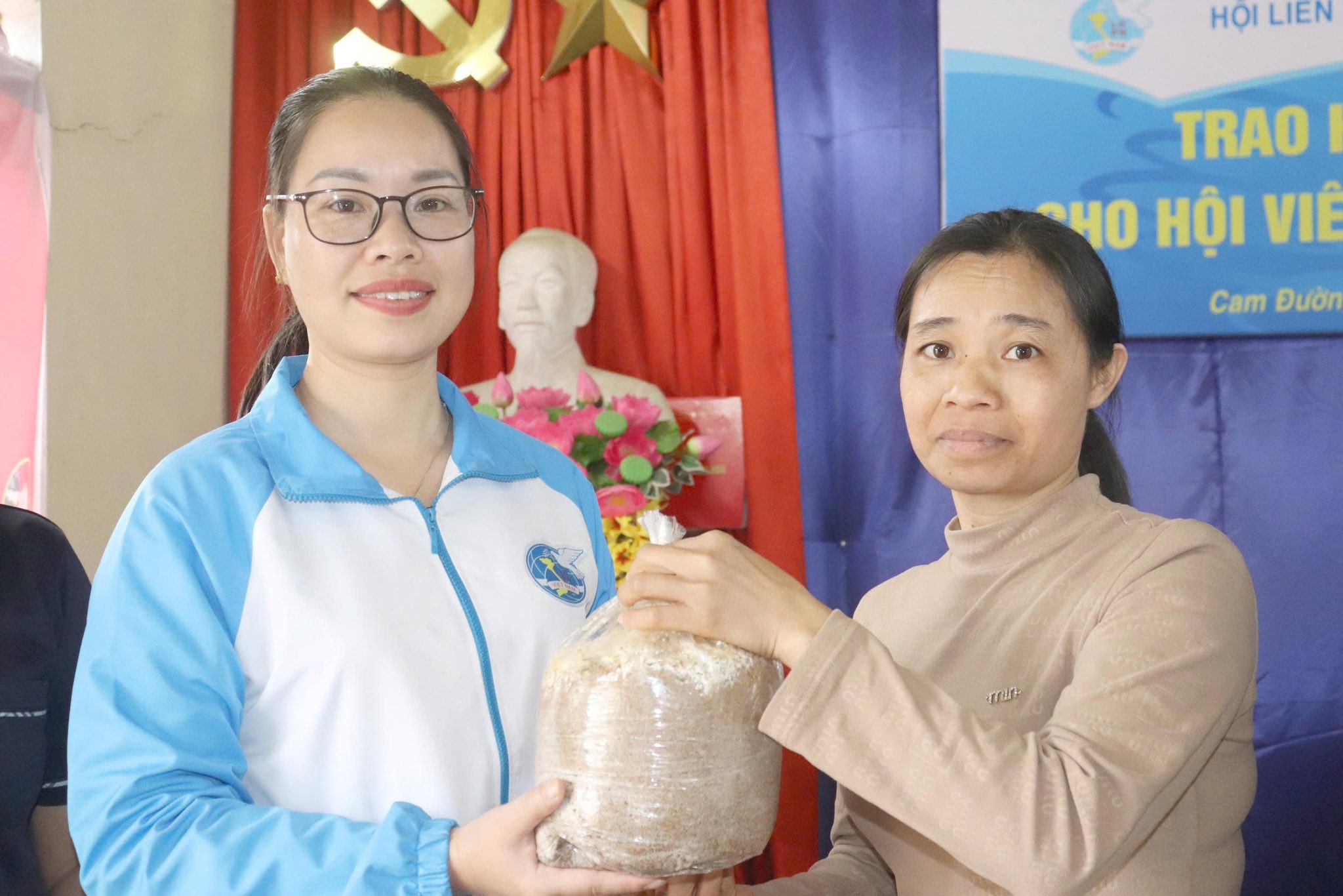 Trao sinh kế – Gieo hy vọng cho phụ nữ khó khăn ở Cam Đường 1 604768583 889940023542487 4644767709537192525 n