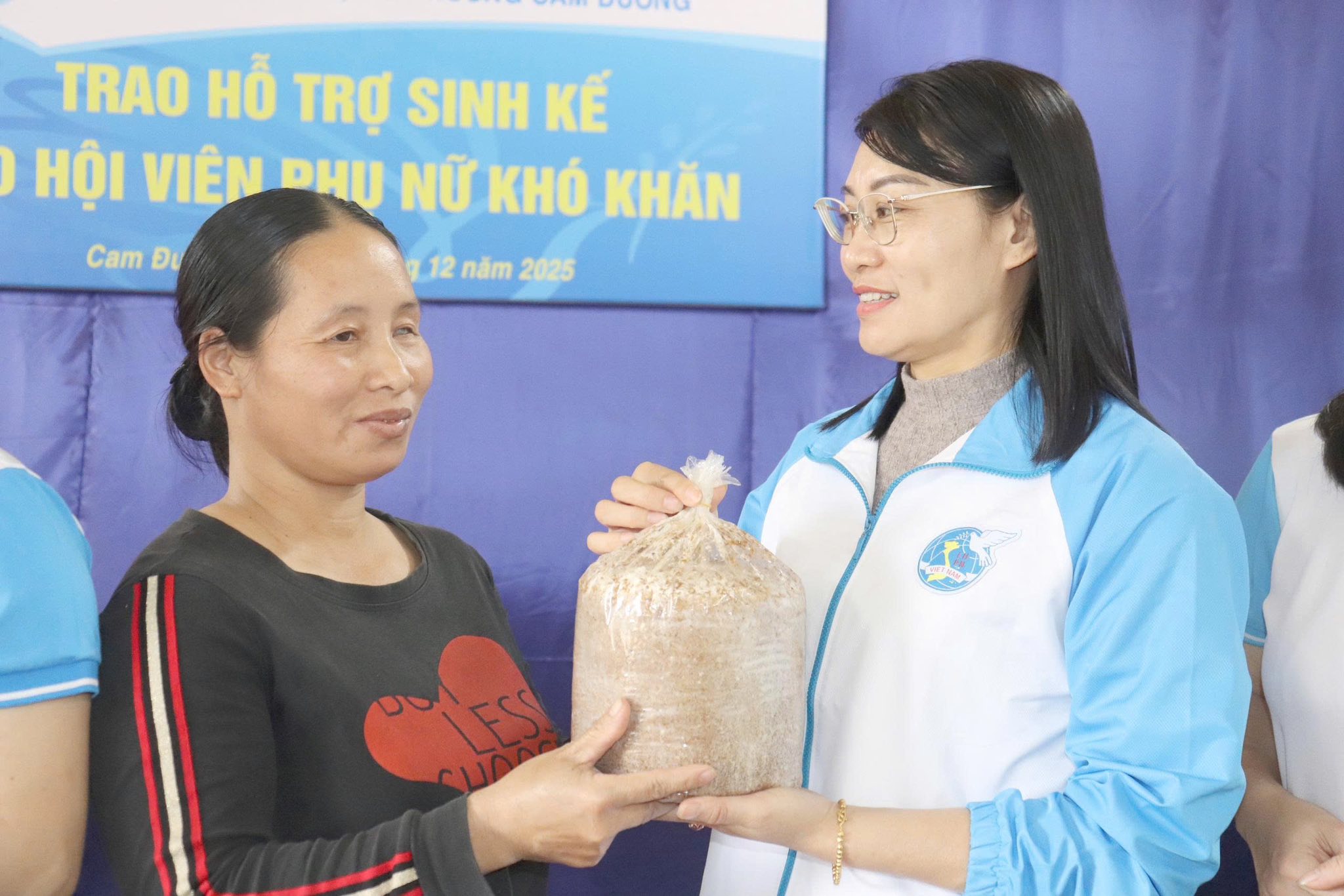 Trao sinh kế – Gieo hy vọng cho phụ nữ khó khăn ở Cam Đường 2 604818434 889939966875826 4385931091586856812 n