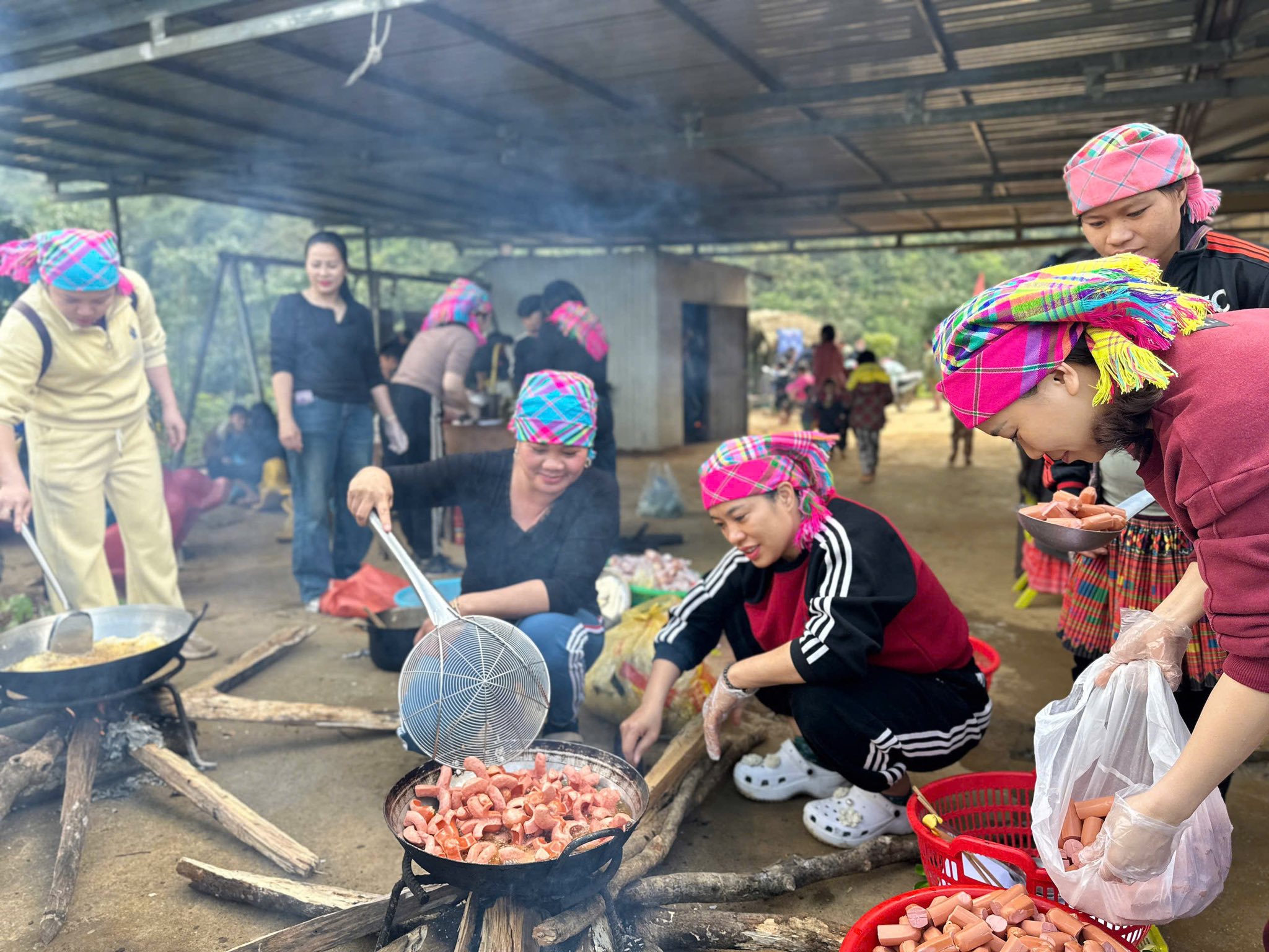 Khi yêu thương về bản – ấm áp một mùa đông nơi núi cao Sơn Lương 10 604829906 1262611125903478 3857942407436078785 n