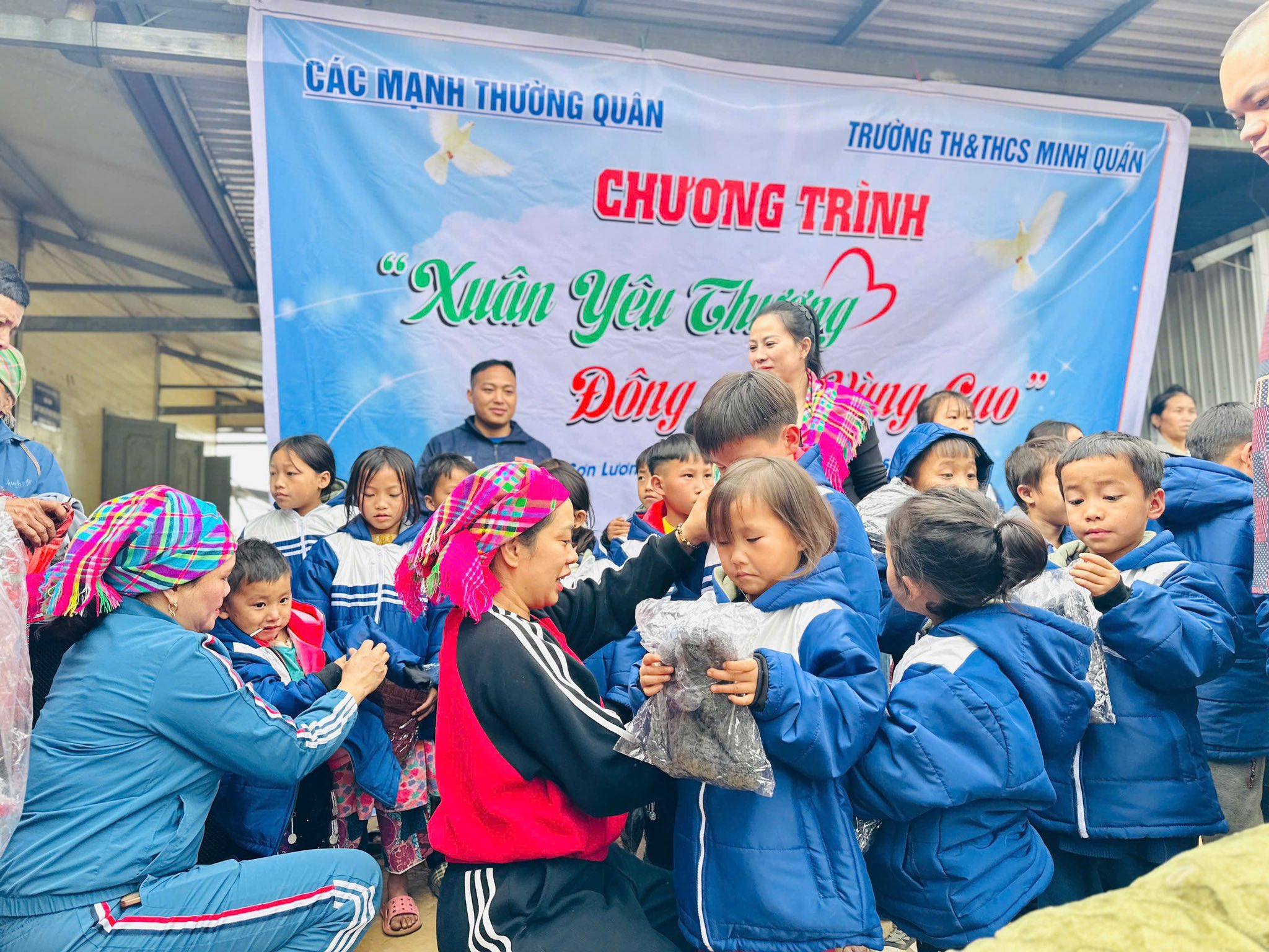 Khi yêu thương về bản – ấm áp một mùa đông nơi núi cao Sơn Lương 7 605195317 1262611192570138 1496200092300563893 n