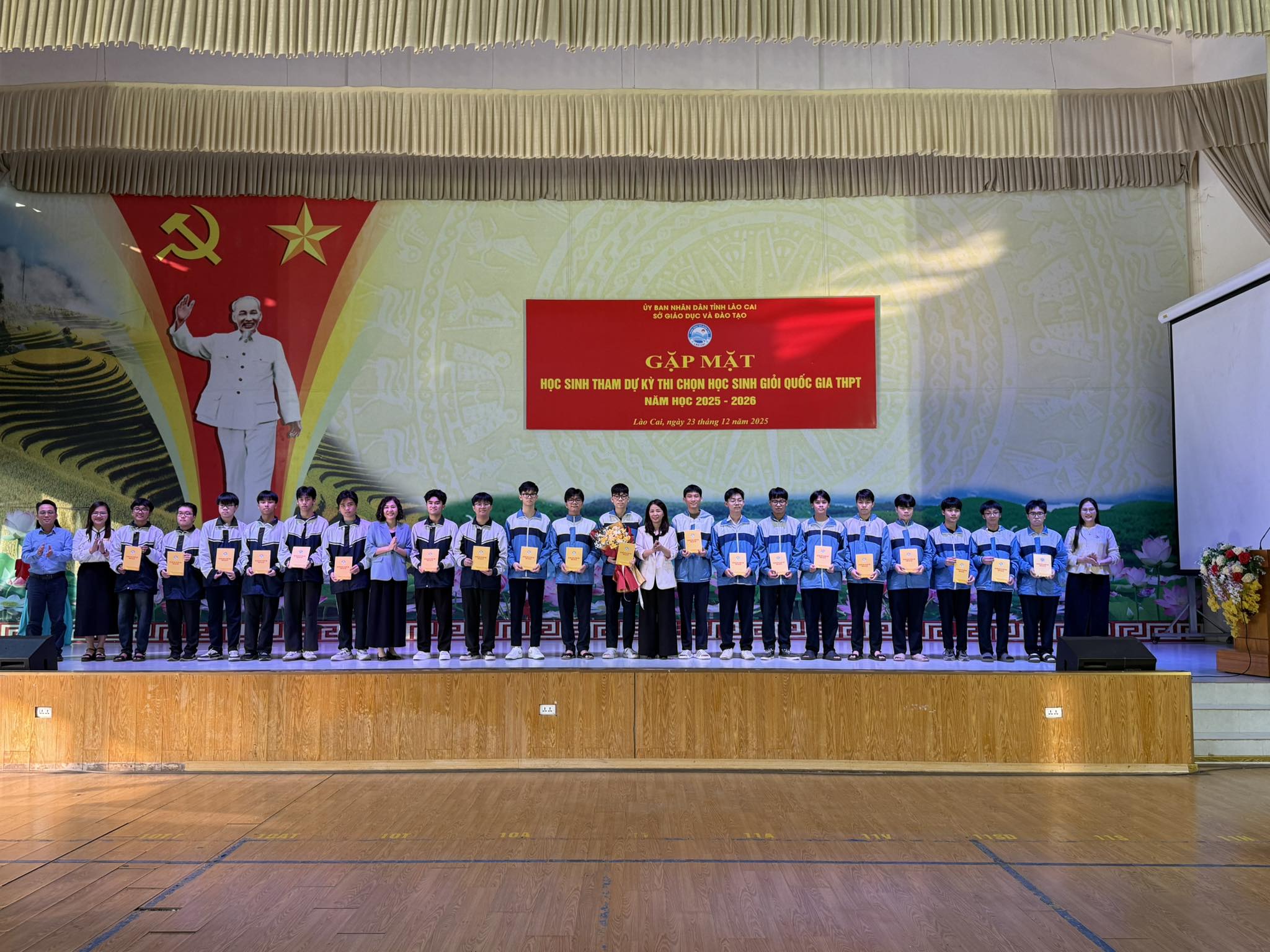 Tiếp lửa đam mê, nâng bước học trò Lào Cai chinh phục kỳ thi học sinh giỏi quốc gia 2 605497767 1376592487596748 7936235906814518096 n