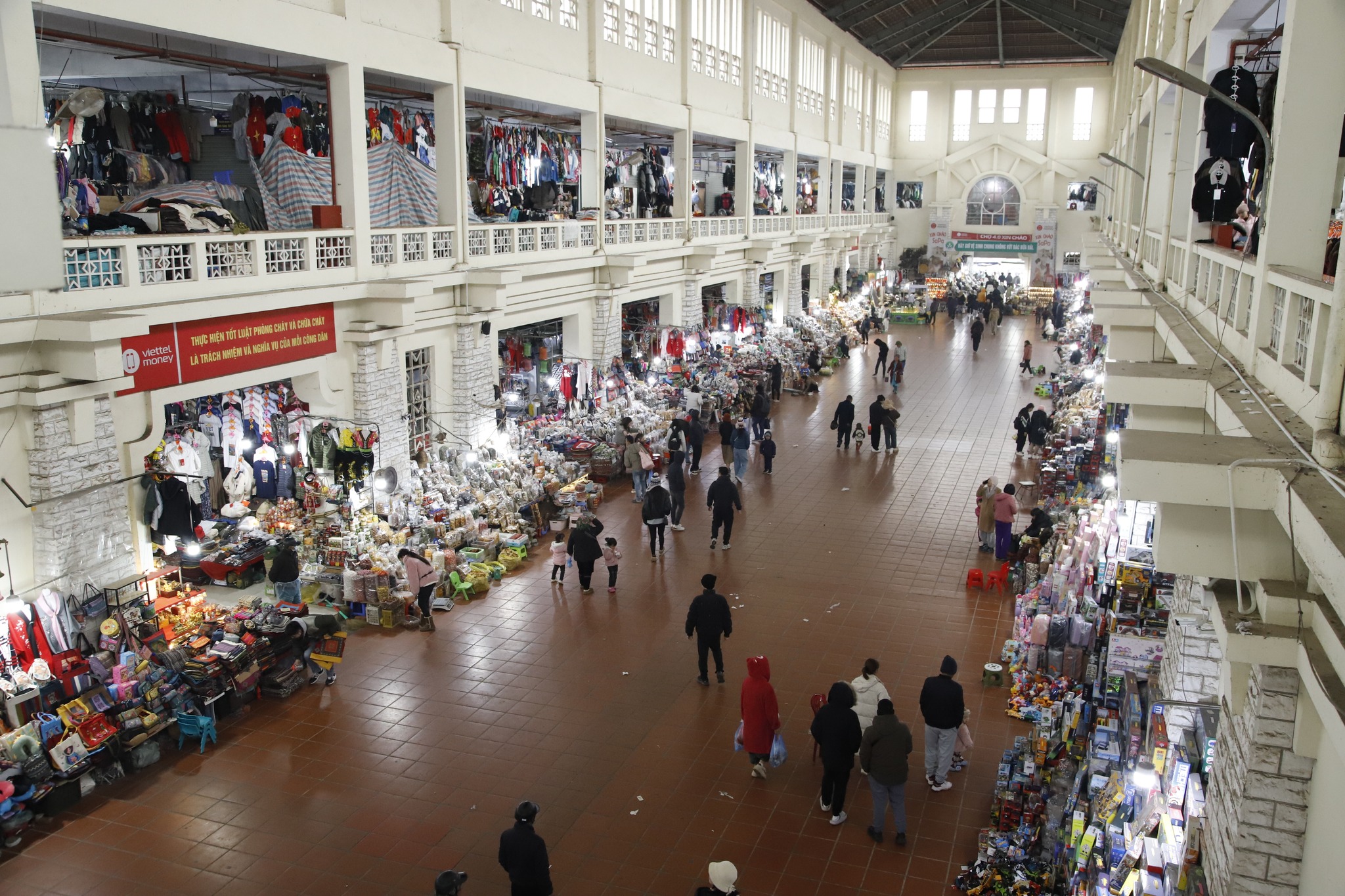 Giữ bình yên mùa lễ hội: Lào Cai tăng cường phòng cháy tại chợ Sa Pa trước Tết 2026 7 605517903 1409068264562568 542388939450495228 n