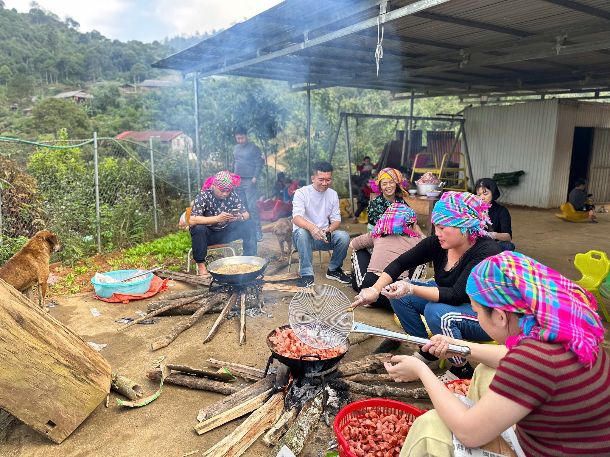 Khi yêu thương về bản – ấm áp một mùa đông nơi núi cao Sơn Lương 9 605956297 1262610209236903 9139816126808329561 n