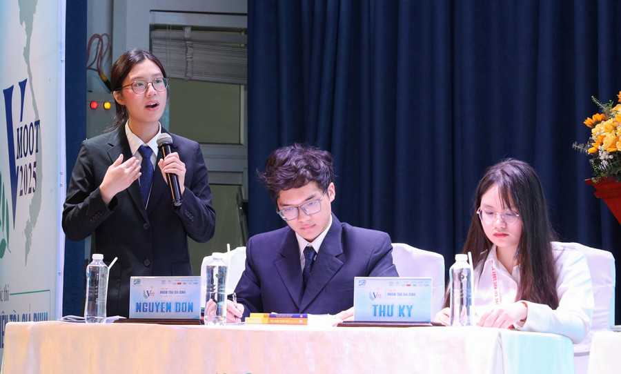 Siết mở ngành Y - Luật: Không thể quản lý bằng… tên trường 1 Sinh viên Trường Đại học Luật TPHCM tranh luận tại Cuộc thi Phiên tòa giả định VMoot cấp quốc gia năm 2025. Ảnh: HCMULAW