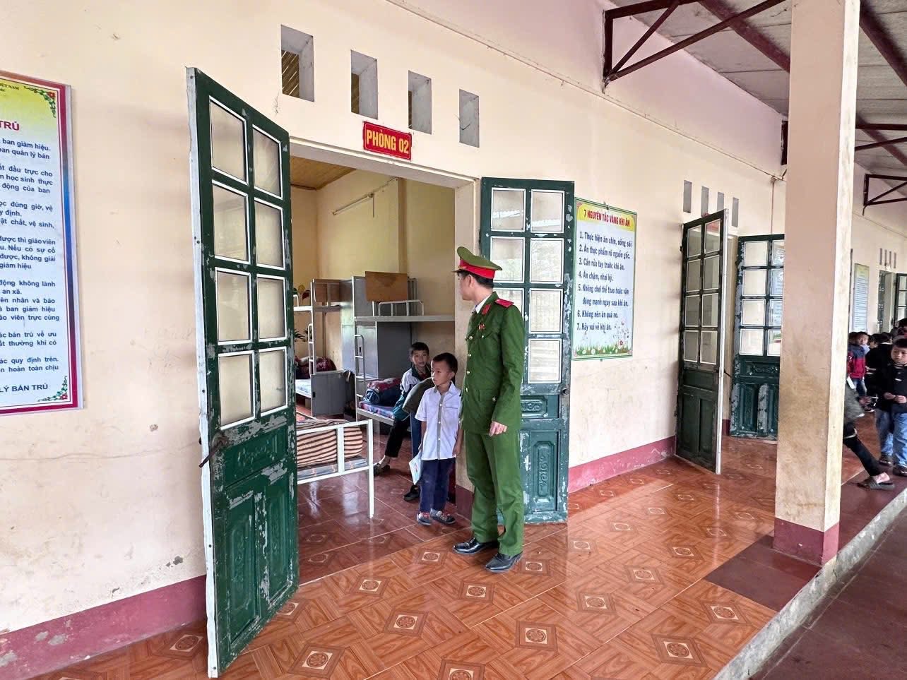 Lan tỏa yêu thương nơi non cao: Công an xã Văn Bàn khảo sát, thực hiện hai công trình thiết thực cho học sinh bán trú 3 C88694A8 BF44 4080 91EE AAFA13FFC8A7