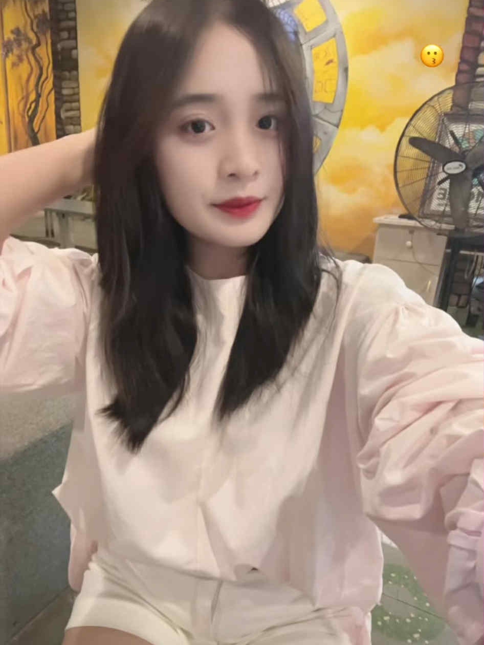 Nhan sắc tuổi 17 của Hoa khôi giải bóng đá dân tộc 7 c1827414 882b 4050 8f82 2b889181b56c 17651657273401086298499 1765169160356 1765169160636825504014