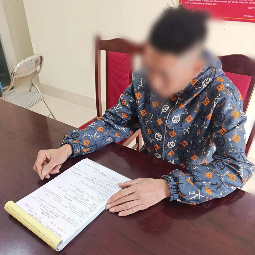 Không Nghe Điện Thoại, Chồng Đánh Vợ Ở Lào Cai Bị Phạt 7,5 Triệu Đồng 1 Anh P.Đ.K. tại cơ quan công an (Ảnh: Công an xã Bản Lầu).