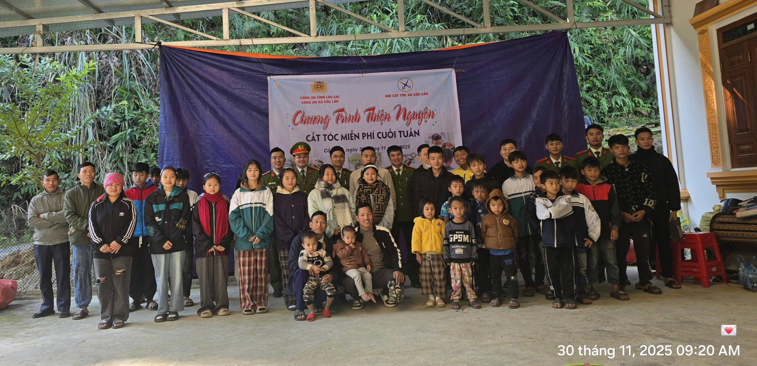 Công an xã Cốc Lầu mang “tiệm tóc cuối tuần” về thôn bản, lan tỏa ấm áp cộng đồng 3 gen h z7276947737350 210b1ae181ef3f5625e9caf6bfe15eaf