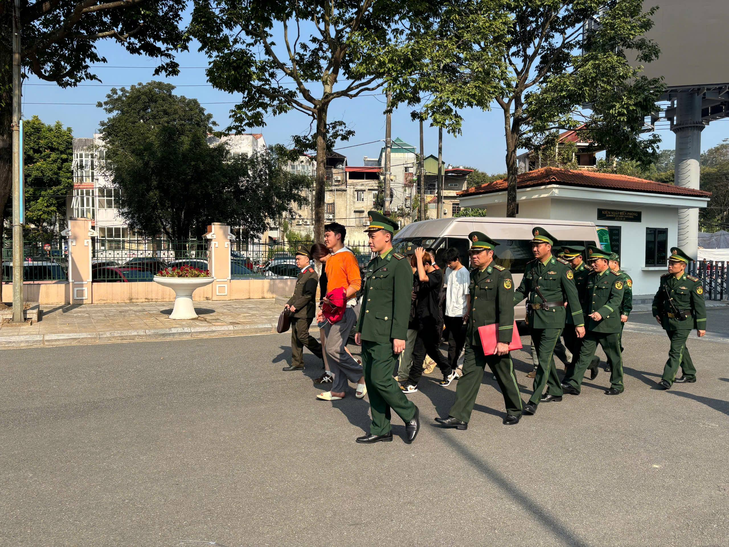 Ngăn chặn từ sớm, trục xuất kịp thời 7 đối tượng nhập cảnh trái phép qua biên giới Lào Cai 2 gen o z7301013374204 0f9d138677cb9375b691841fa07b1e3a