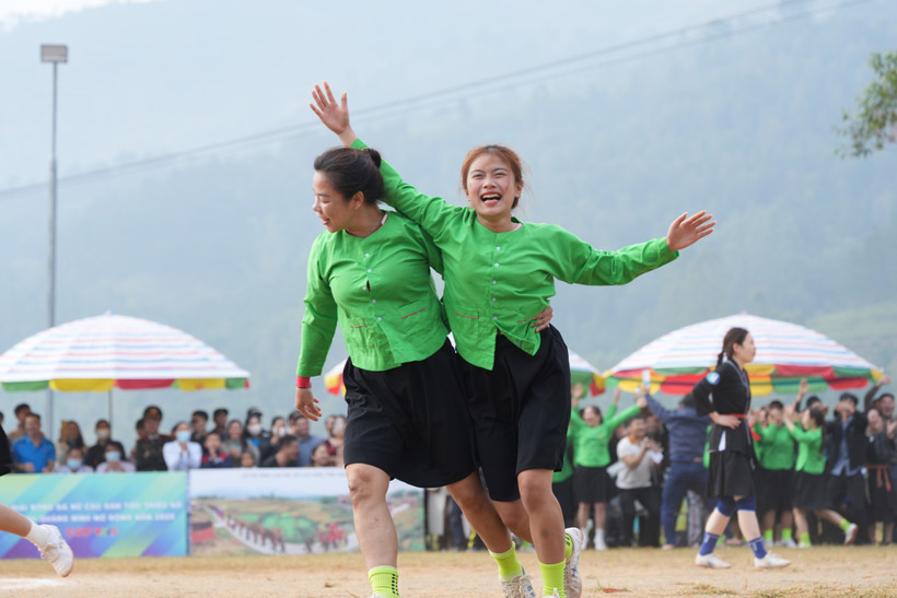 Lào Cai vô địch Giải bóng đá nữ các dân tộc thiểu số Quảng Ninh 2025 1 Đội Lâm Thượng vô địch Giải Bóng đá nữ các dân tộc thiểu số tỉnh Quảng Ninh mở rộng năm 2025 - Cúp VTV5. (Ảnh: VTV)