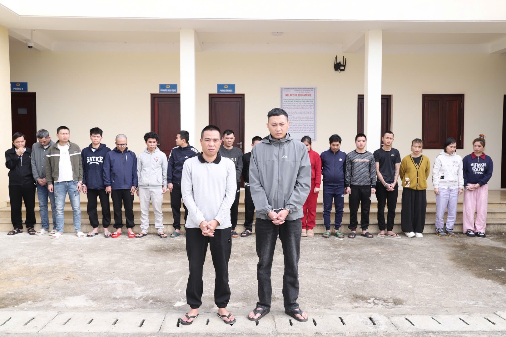 photo library 20251228184840 4c41d239 f6c4 4ae8 b946 409c95521132 hai oi tuong cam au va cac oi tuong