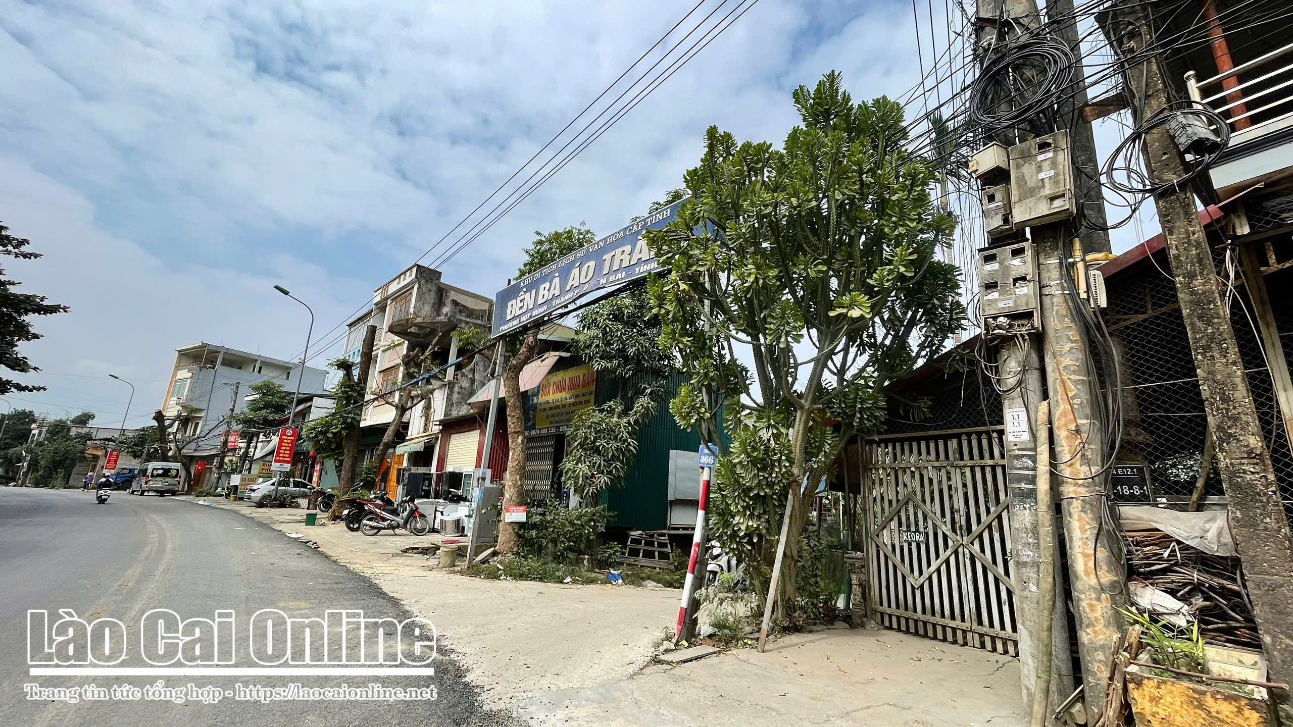 Đền Bà Áo Trắng – điểm tựa tâm linh bên ngã ba sông 17 z7308944409862 47a3528845a03690ffd3a4cf65f98b20