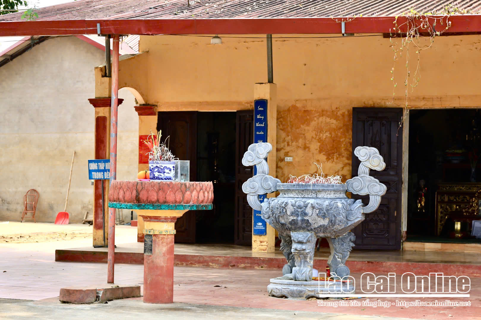 Đền Bà Áo Trắng – điểm tựa tâm linh bên ngã ba sông 6 z7308973590328 1dc4be47c091b4aff4aa82026619fd57