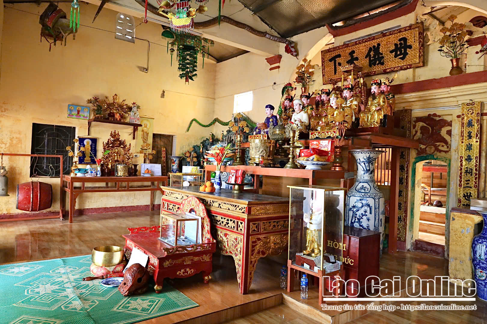 Đền Bà Áo Trắng – điểm tựa tâm linh bên ngã ba sông 9 z7308973603794 cdee200f8e9af27cf374e6370dec1e3a