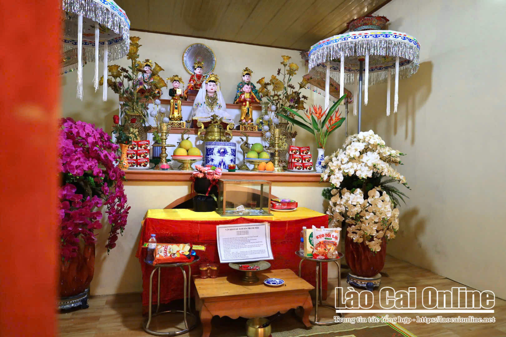 Đền Bà Áo Trắng – điểm tựa tâm linh bên ngã ba sông 11 z7308973661340 71d14fee9834429b389c827b4dbf8341