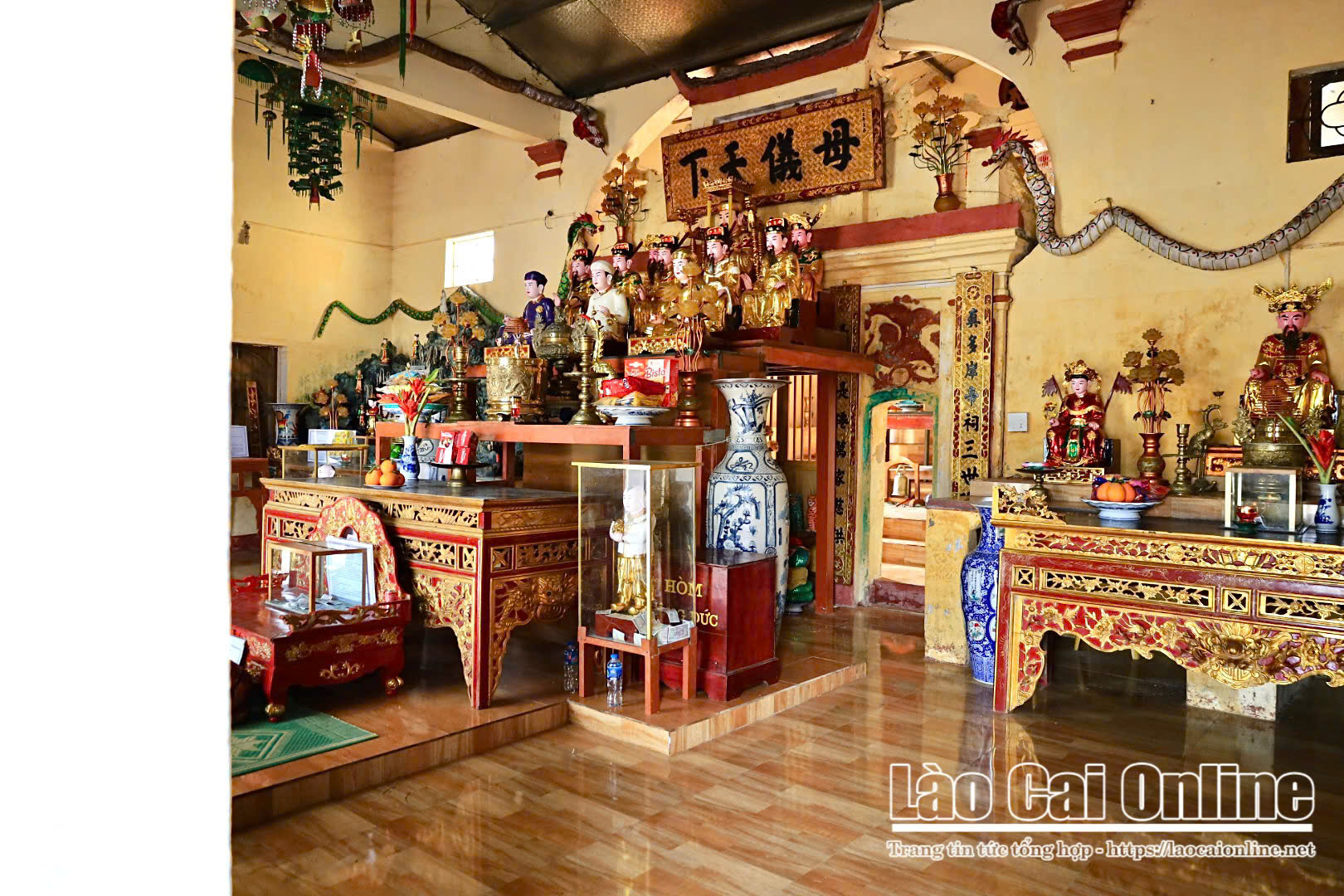 Đền Bà Áo Trắng – điểm tựa tâm linh bên ngã ba sông 8 z7308973677243 3b088e2fca90063a857cc0780c91c755