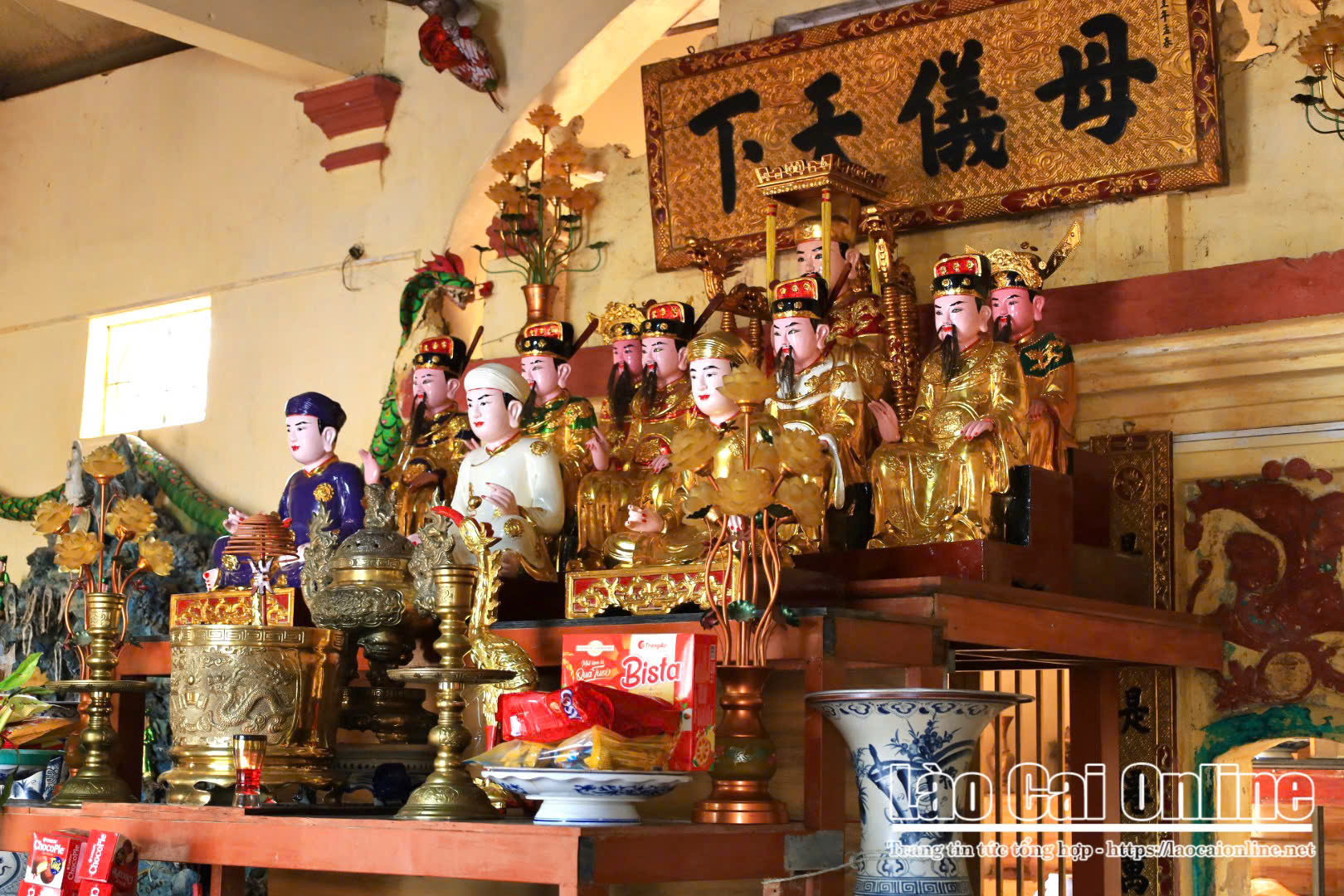 Đền Bà Áo Trắng – điểm tựa tâm linh bên ngã ba sông 12 z7309031517671 2773b618ce0c08647808850d89566bf3