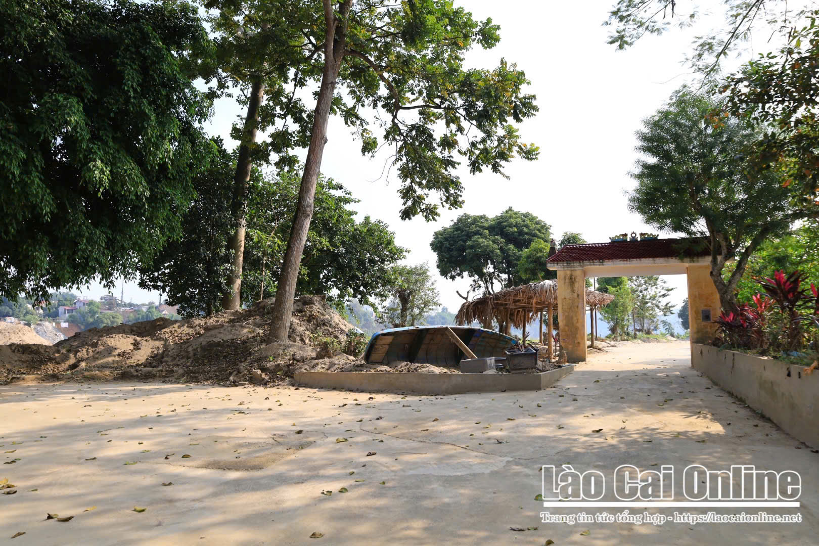 Đền Bà Áo Trắng – điểm tựa tâm linh bên ngã ba sông 19 z7309031564905 605cd48a7013f3754b68c4a558a4adfc