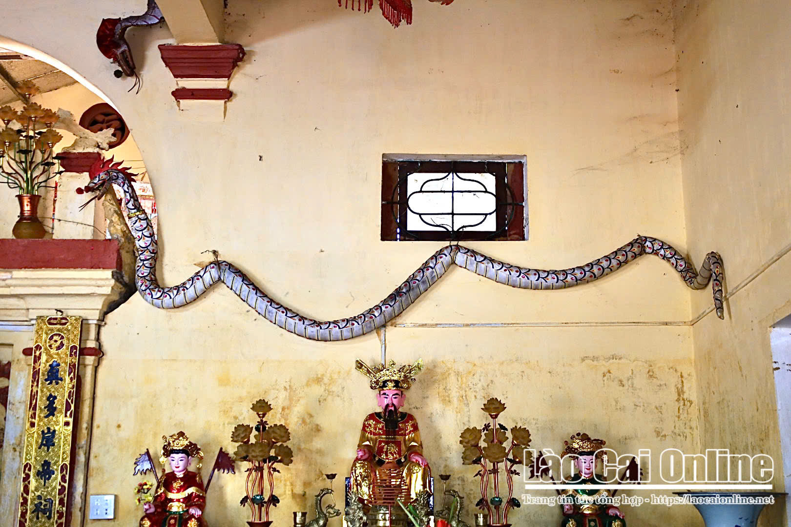 Đền Bà Áo Trắng – điểm tựa tâm linh bên ngã ba sông 26 z7309100475627 27f9190d17688acb6a74485bbd55e731