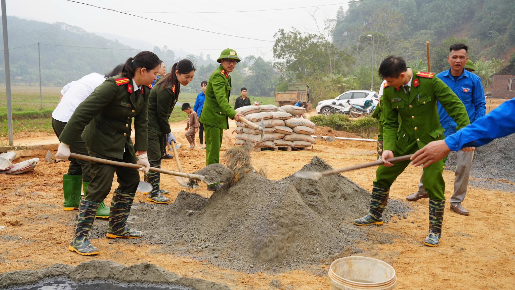 Thủ tướng yêu cầu hoàn thành nhà ở trước 15/1, hỗ trợ thêm 5-10 triệu đồng cho người dân sau thiên tai 12 599940903 1185028790488001 5320958888527207966 n