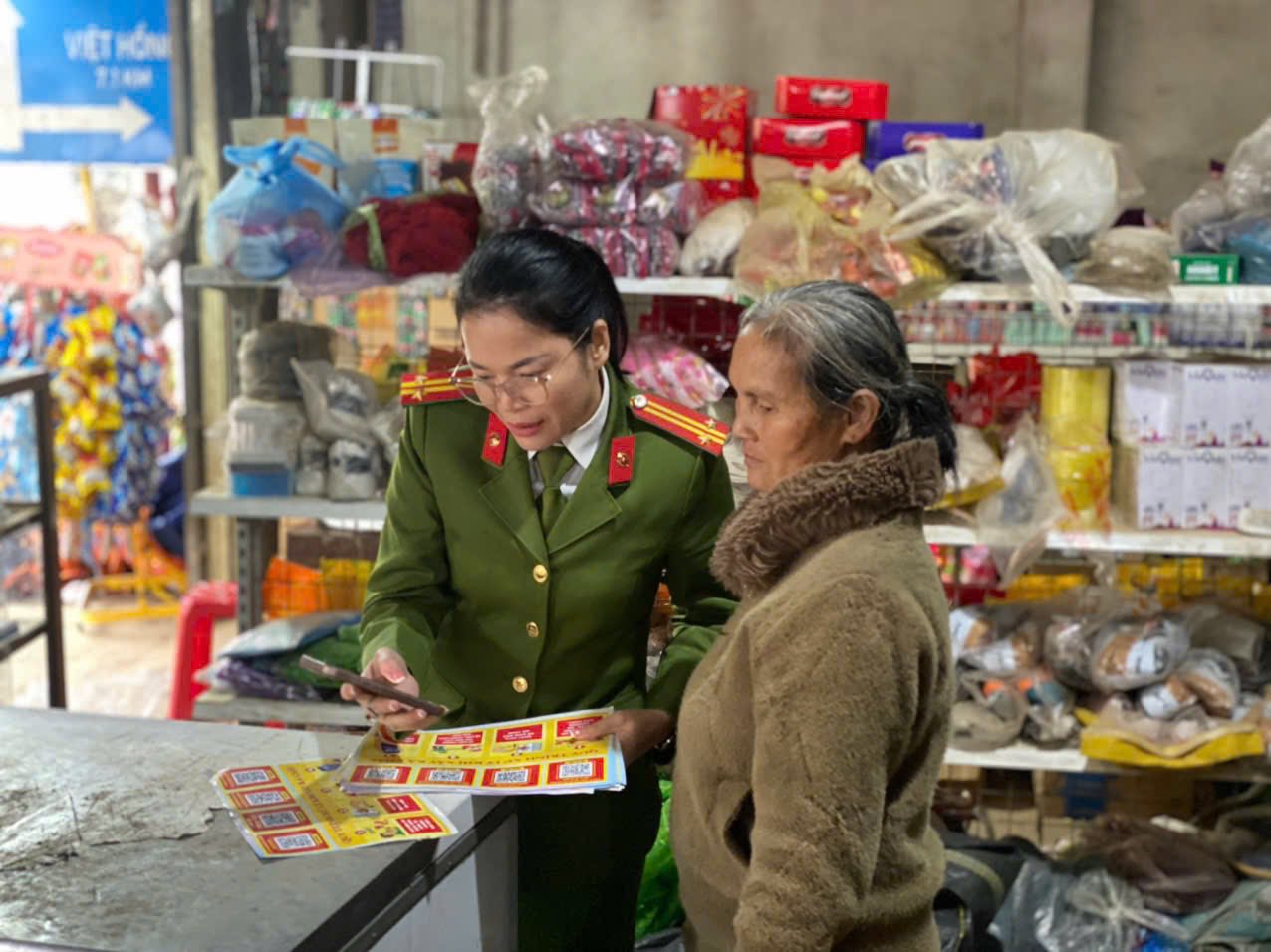 Công an xã Lương Thịnh lan tỏa ý thức phòng cháy từ những việc làm gần dân 12 608910862 1201325462099537 5483613864376458757 n