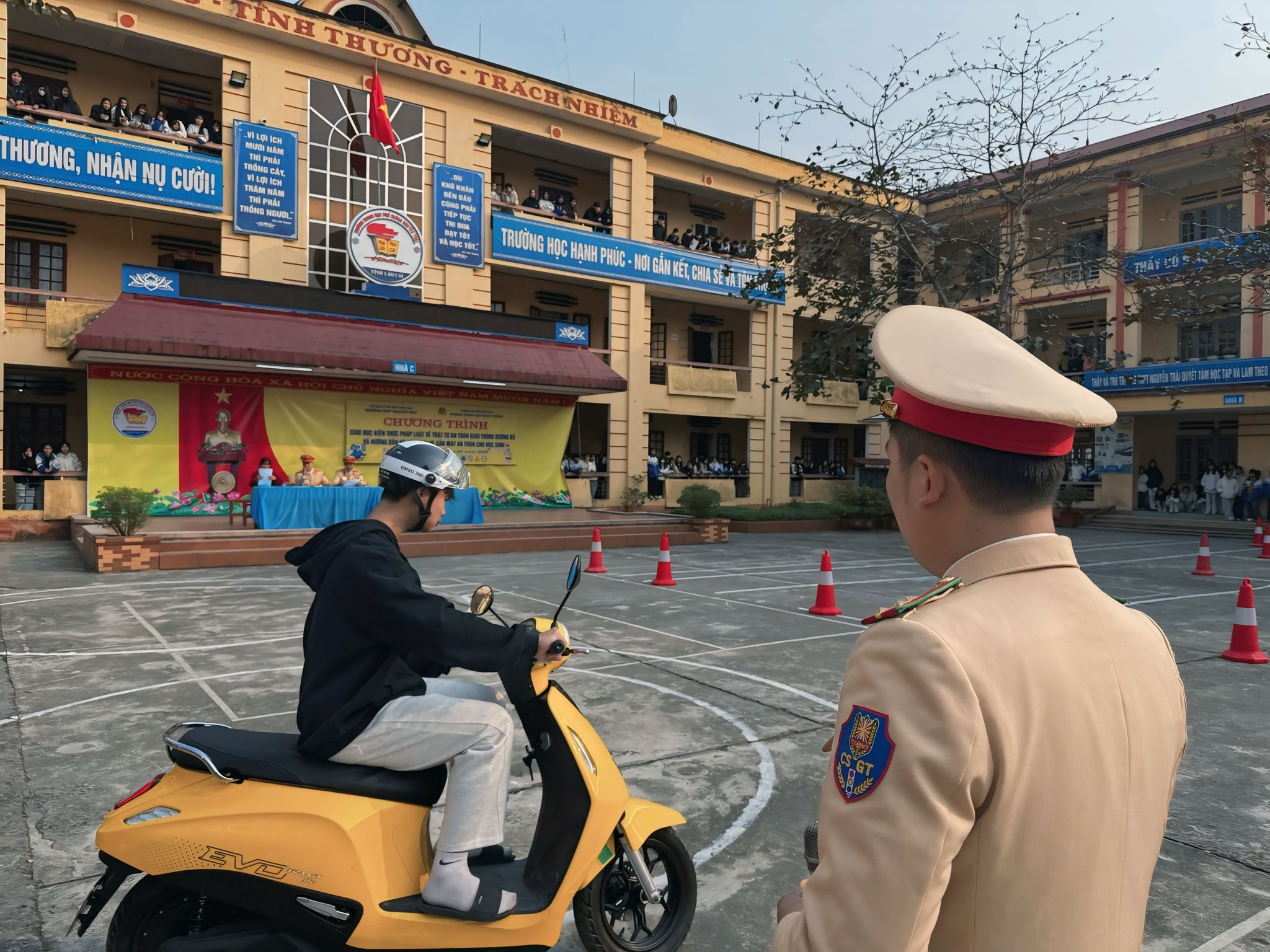 Trang bị kỹ năng lái xe an toàn cho học sinh – Nền tảng xây dựng văn hóa giao thông học đường 6 613570944 874032345336330 8789013317349157140 n