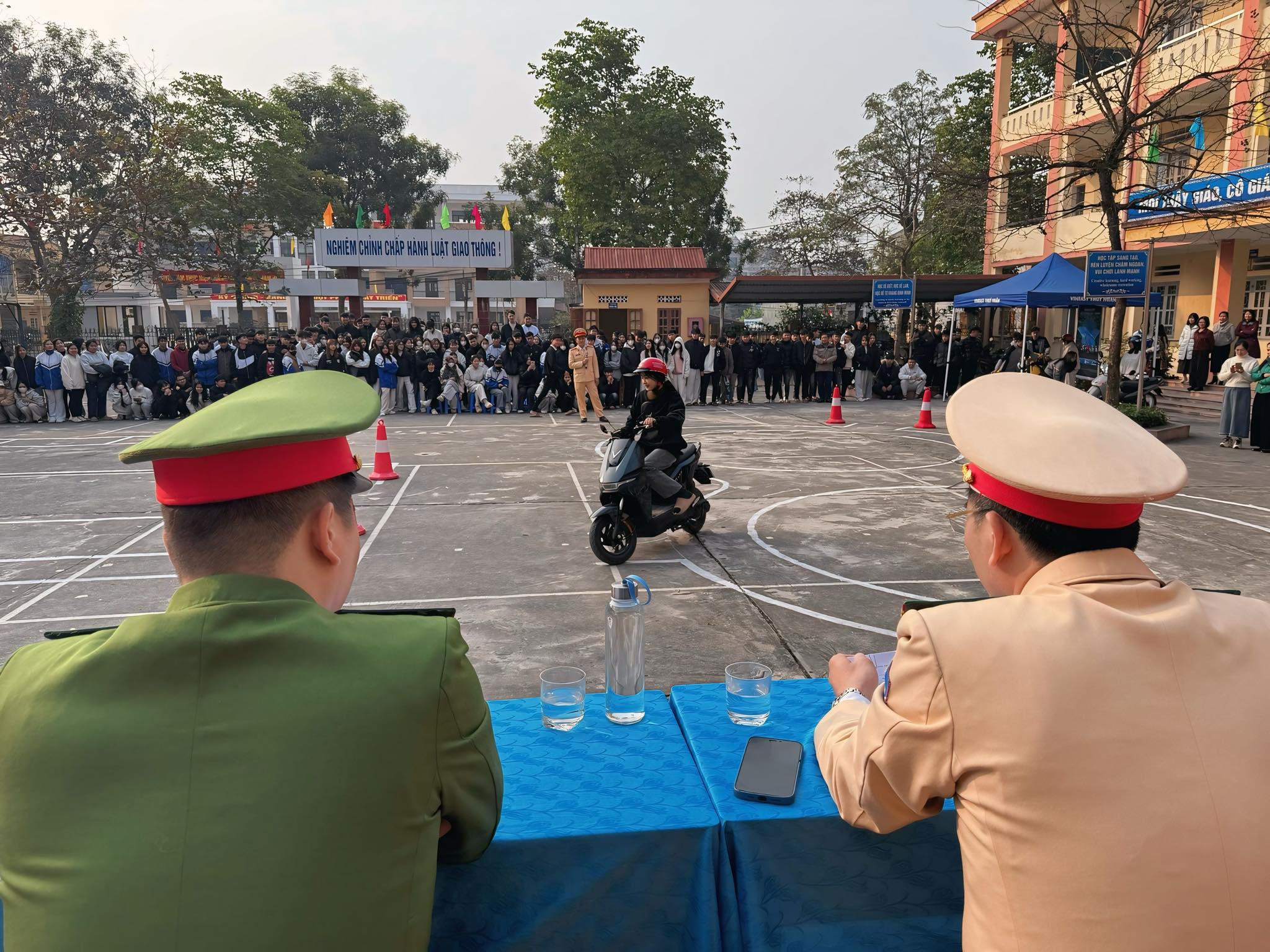 Trang bị kỹ năng lái xe an toàn cho học sinh – Nền tảng xây dựng văn hóa giao thông học đường 4 614213494 874035402002691 2388100589503999501 n