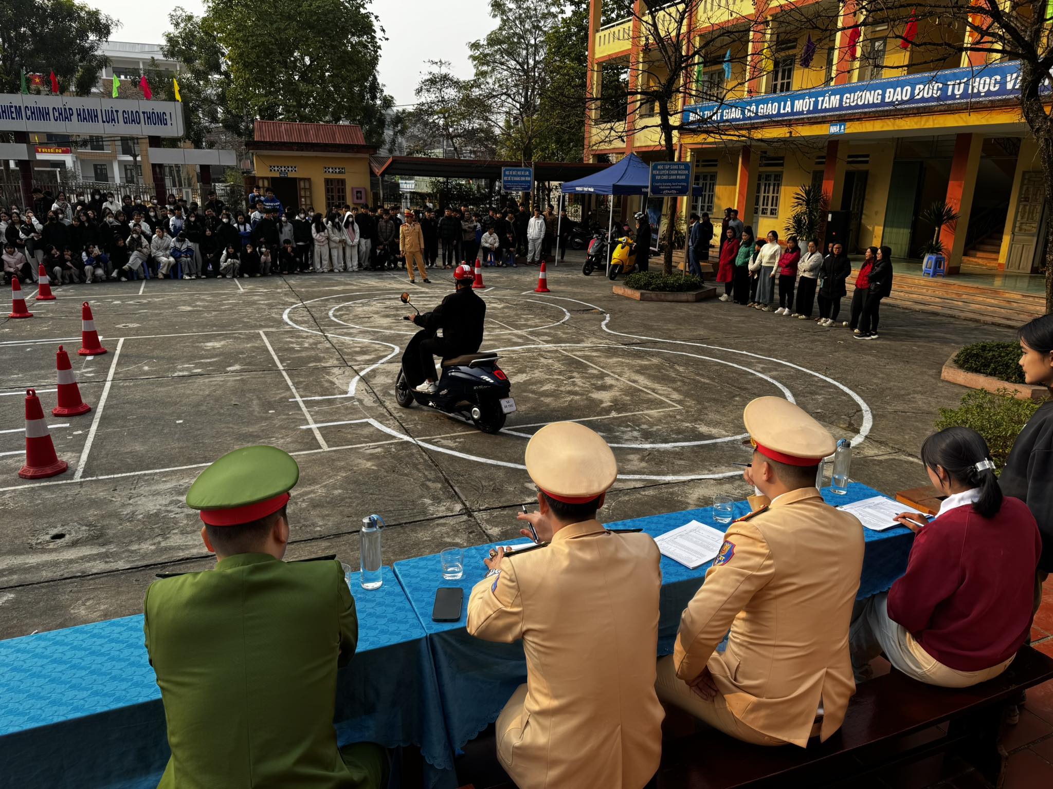 Trang bị kỹ năng lái xe an toàn cho học sinh – Nền tảng xây dựng văn hóa giao thông học đường 5 614281687 874035245336040 1567933314965278551 n