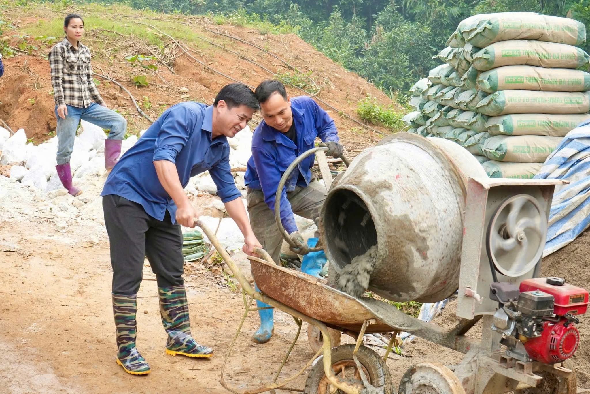 “Ngày cuối tuần cùng dân” – Gắn kết lòng dân, dựng xây diện mạo nông thôn Trấn Yên 4 615162355 1275809257916998 71724917060901965 n