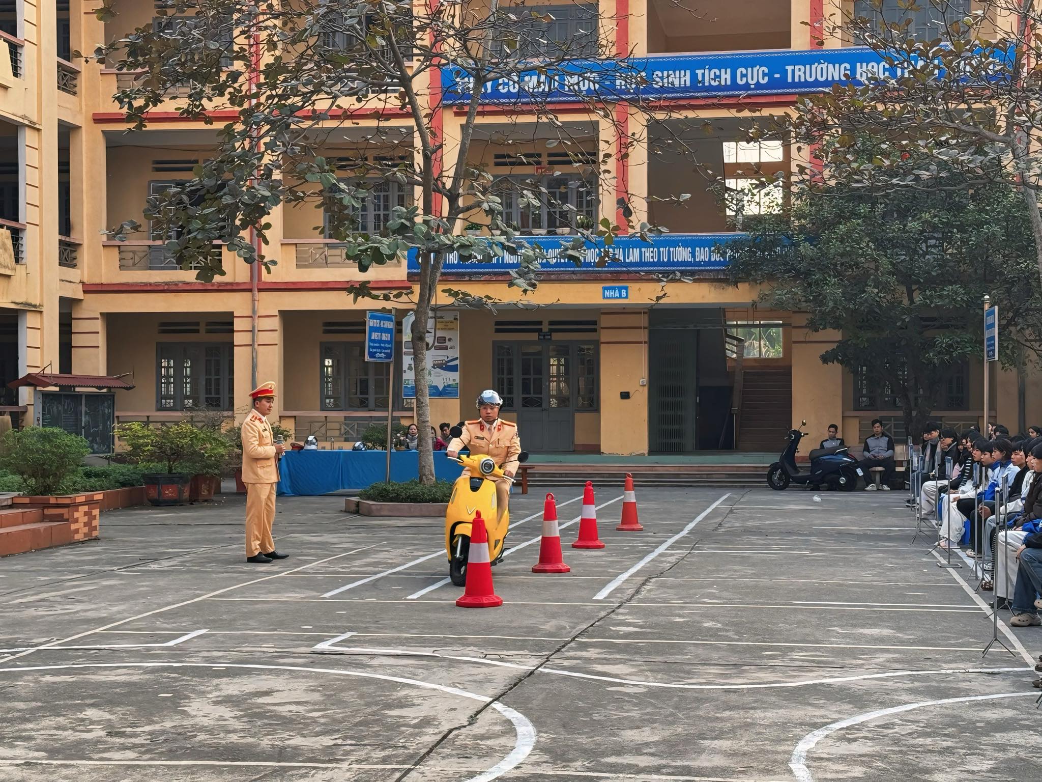 Trang bị kỹ năng lái xe an toàn cho học sinh – Nền tảng xây dựng văn hóa giao thông học đường 2 615343792 874035348669363 761248265527433608 n