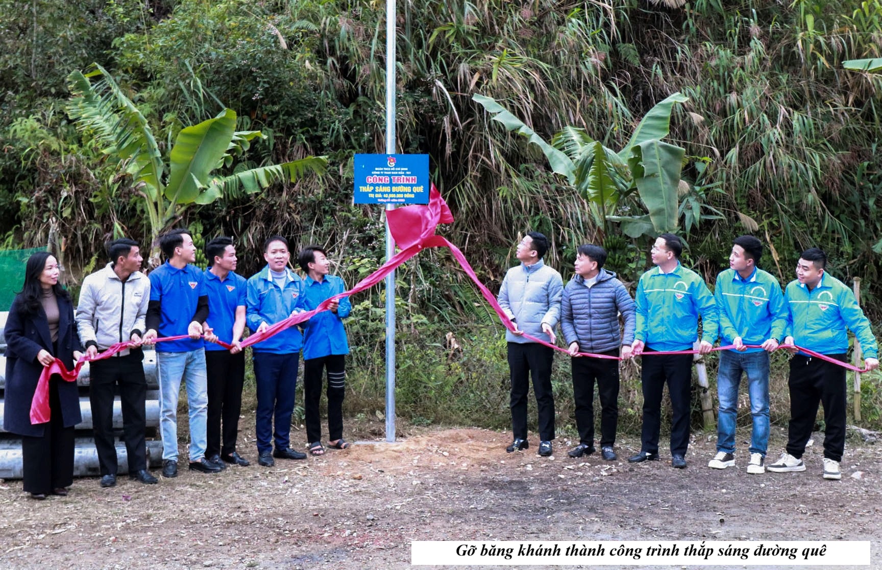 Ấm áp nghĩa tình mùa đông nơi vùng cao Bát Xát 5 AnhTrung tam Van hoa TT TT khu vuc Bat Xat.lco .05