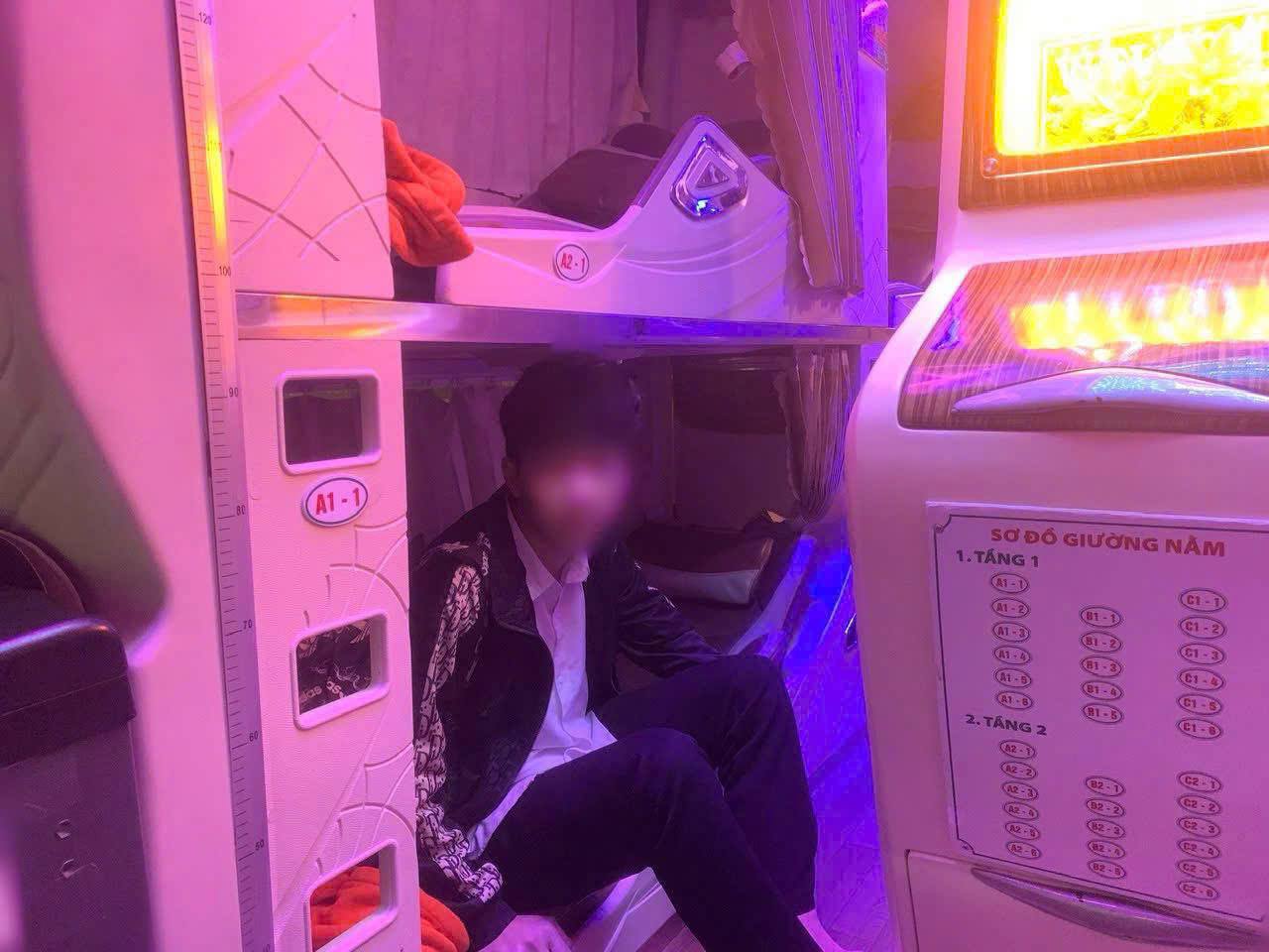 Chau P V D duoc tim thay khi dang tren xe chuan bi khoi hanh ve