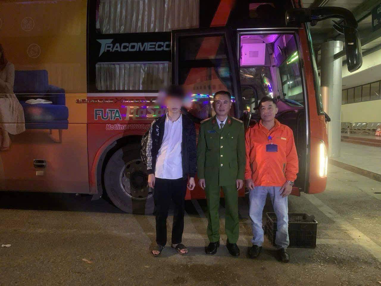 Cong an phuong Cam Duong phoi hop voi Ben xe Trung tam cung Cong ty co phan Van tai FUTA Ha Son tim kiem nan nhan