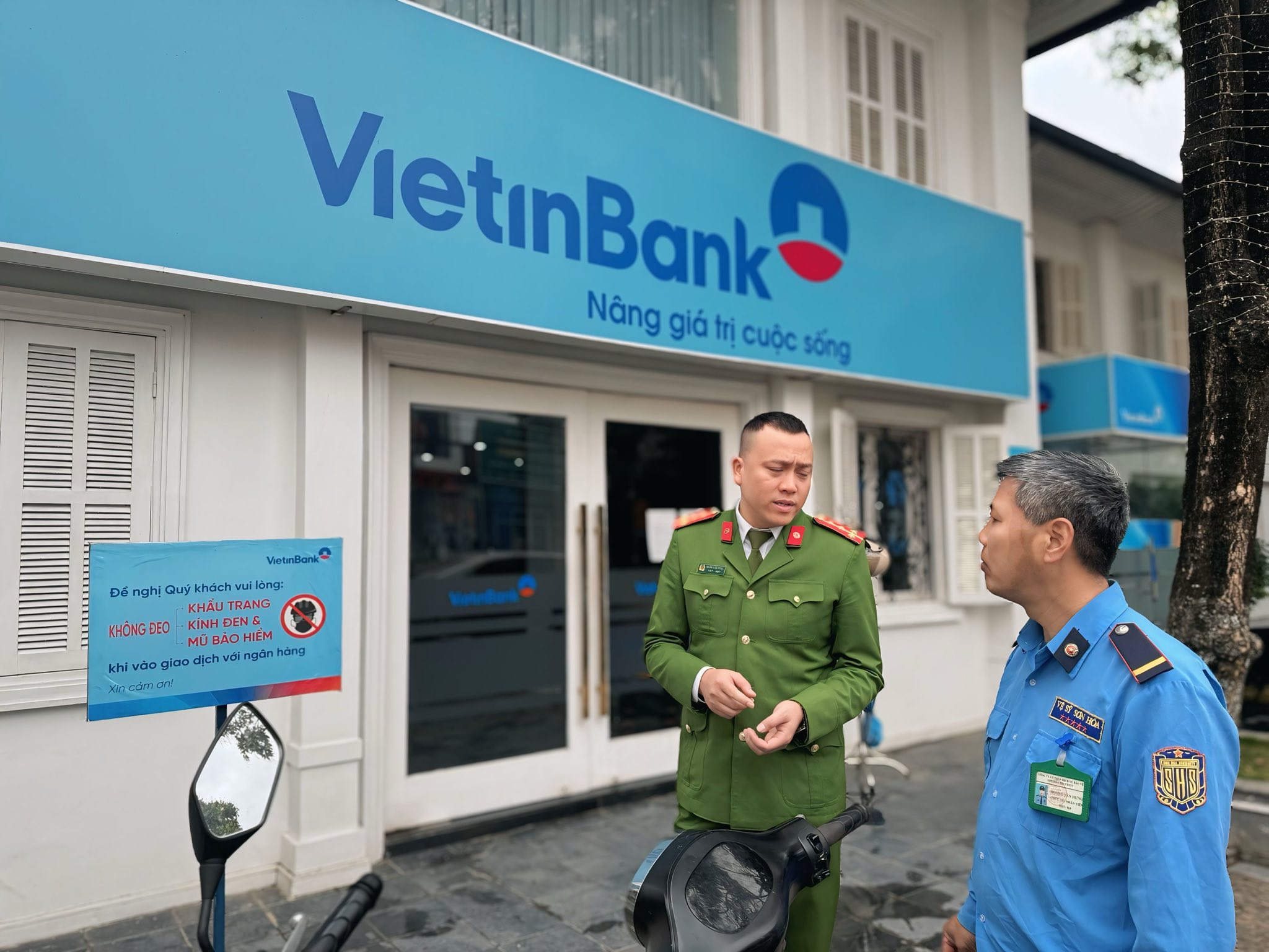 Cong an phuong ra soat phuong an bao ve kiem tra cac dieu kien an ninh tai khu vuc giao dich ngan hang