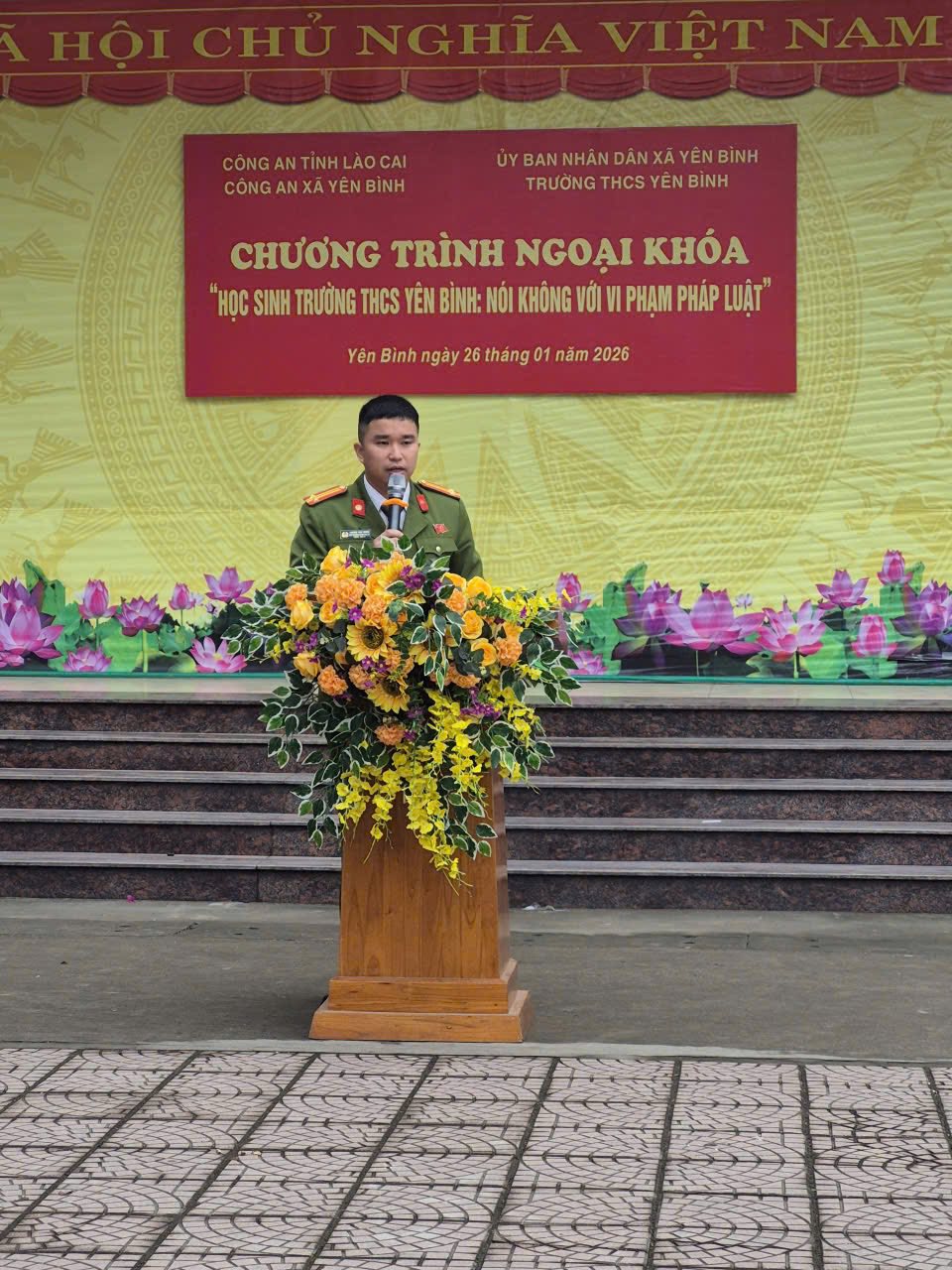 Cong an xa Yen Binh truc tiep tuyen truyen phap luat tai chuong trinh ngoai khoa trong truong hoc