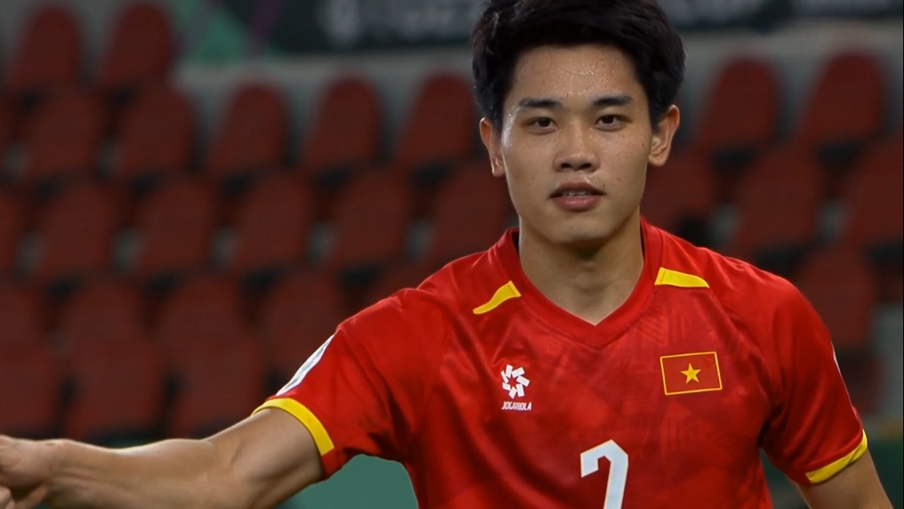 Đình bắc đánh đầu nâng tỷ số lên 2-1 cho U23 Việt Nam