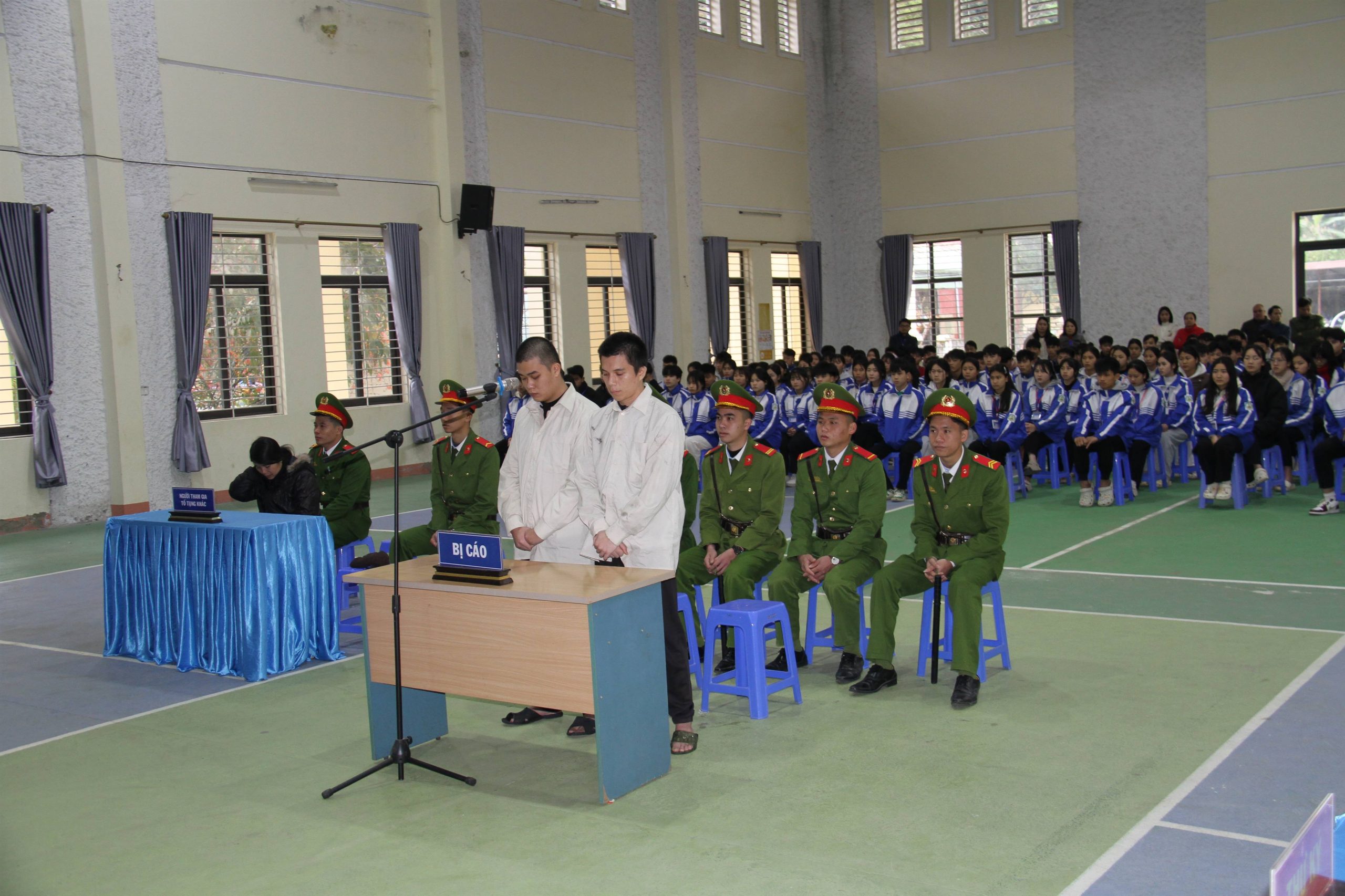 Hai bi cao Trinh Anh Tai va Nguyen Minh Quang tai phien toa.lco scaled