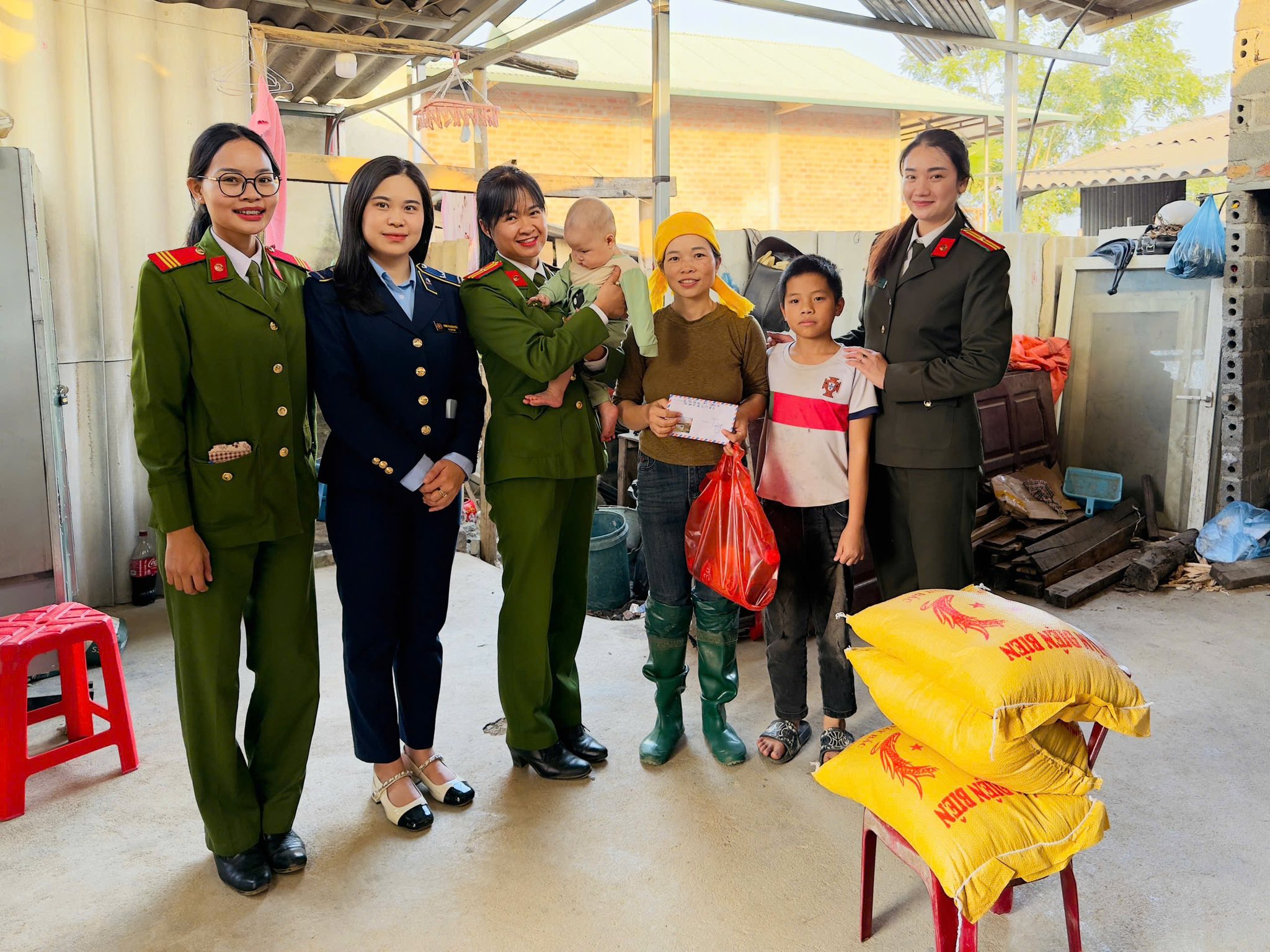 Hoat dong an sinh xa hoi thiet thuc the hien tinh than tuong than tuong ai va trach nhiem voi Nhan dan