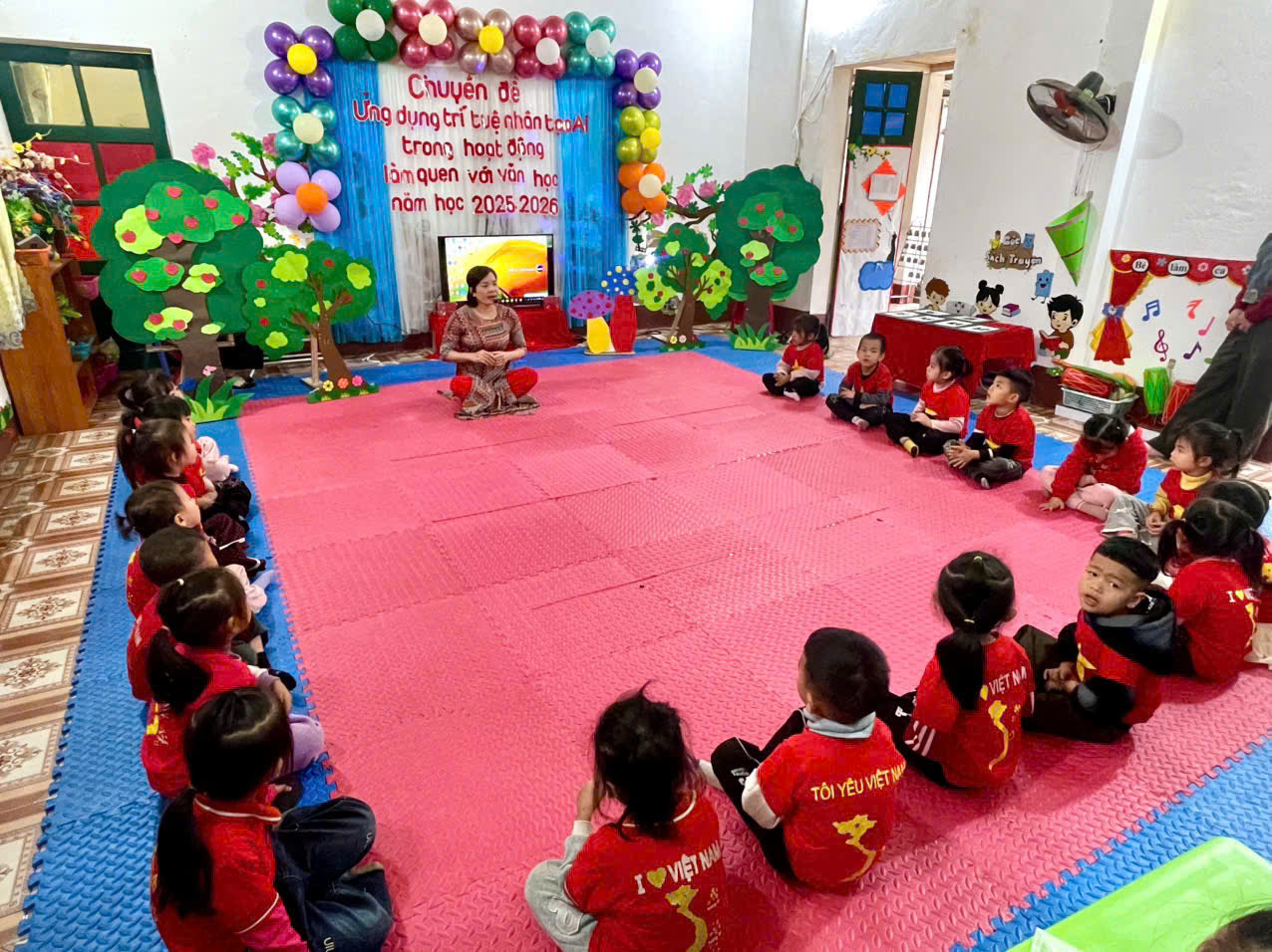 Khong gian hoc tap duoc to chuc khoa hoc than thien giup tre hung thu tham gia hoat dong van hoc ung dung AI