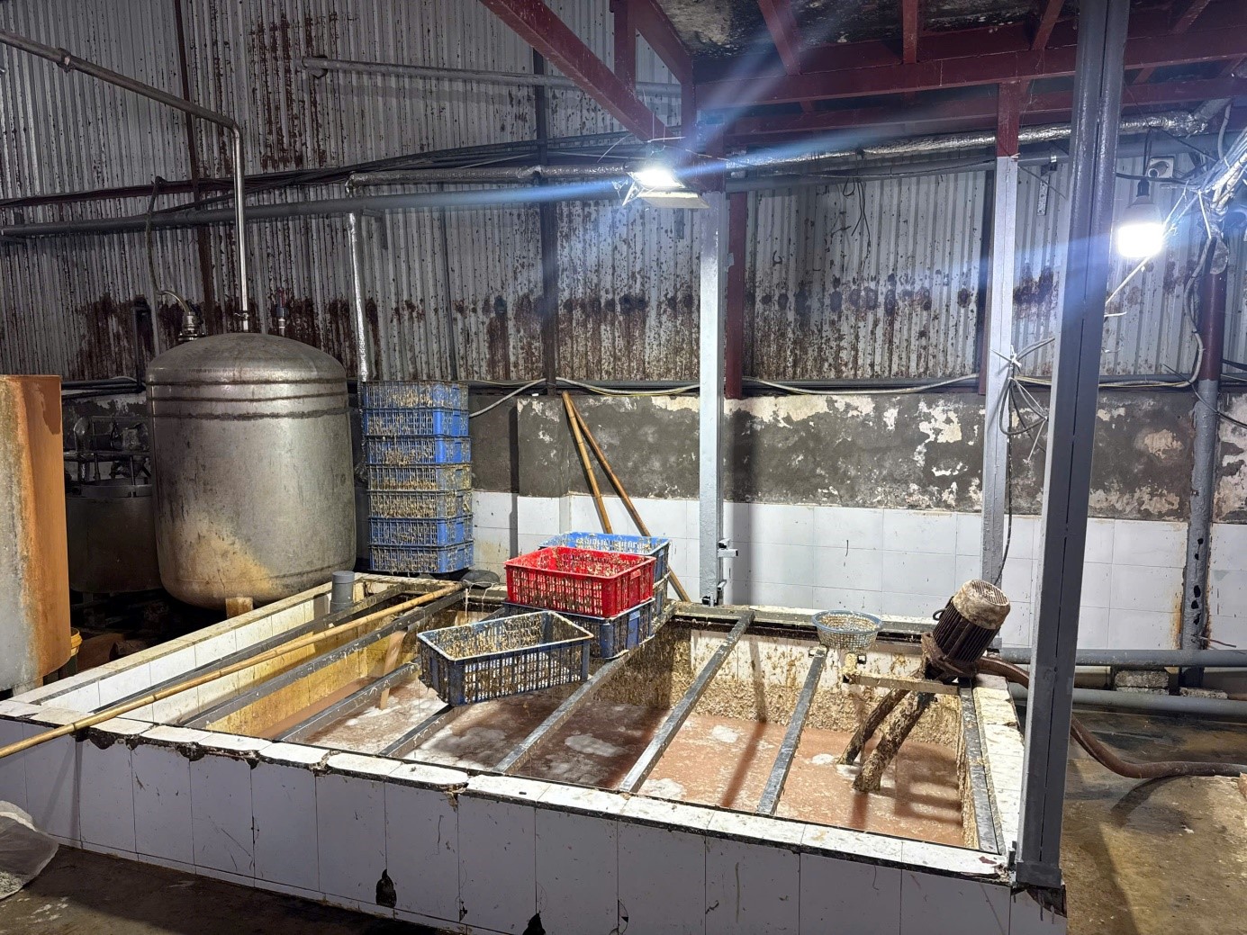 Khu vuc thoat nuoc xu ly nuoc thai mat ve sinh tiem an nguy co o nhiem moi truong