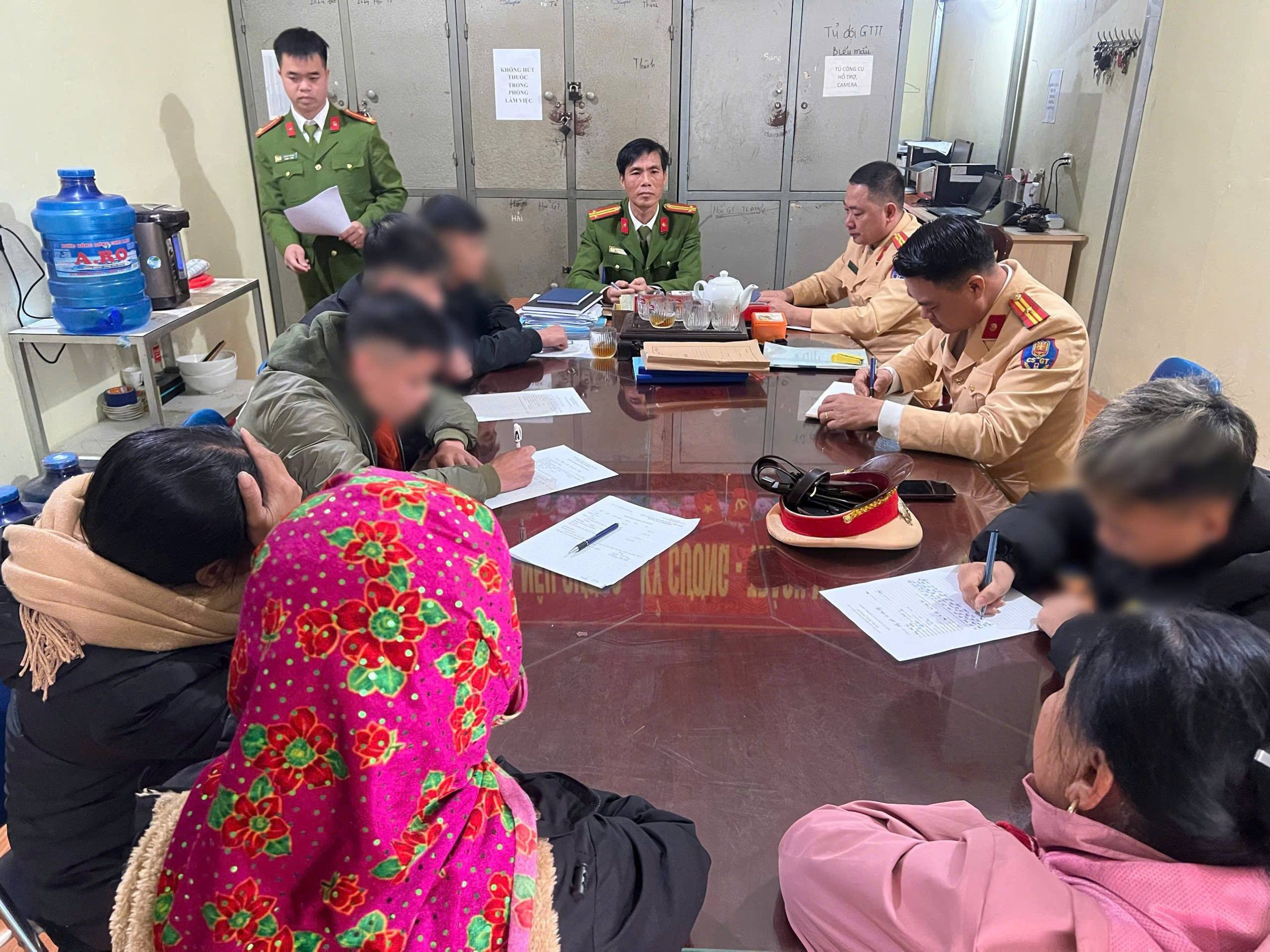 Lam viec voi gia dinh va cac em hoc sinh vi pham lco02 scaled