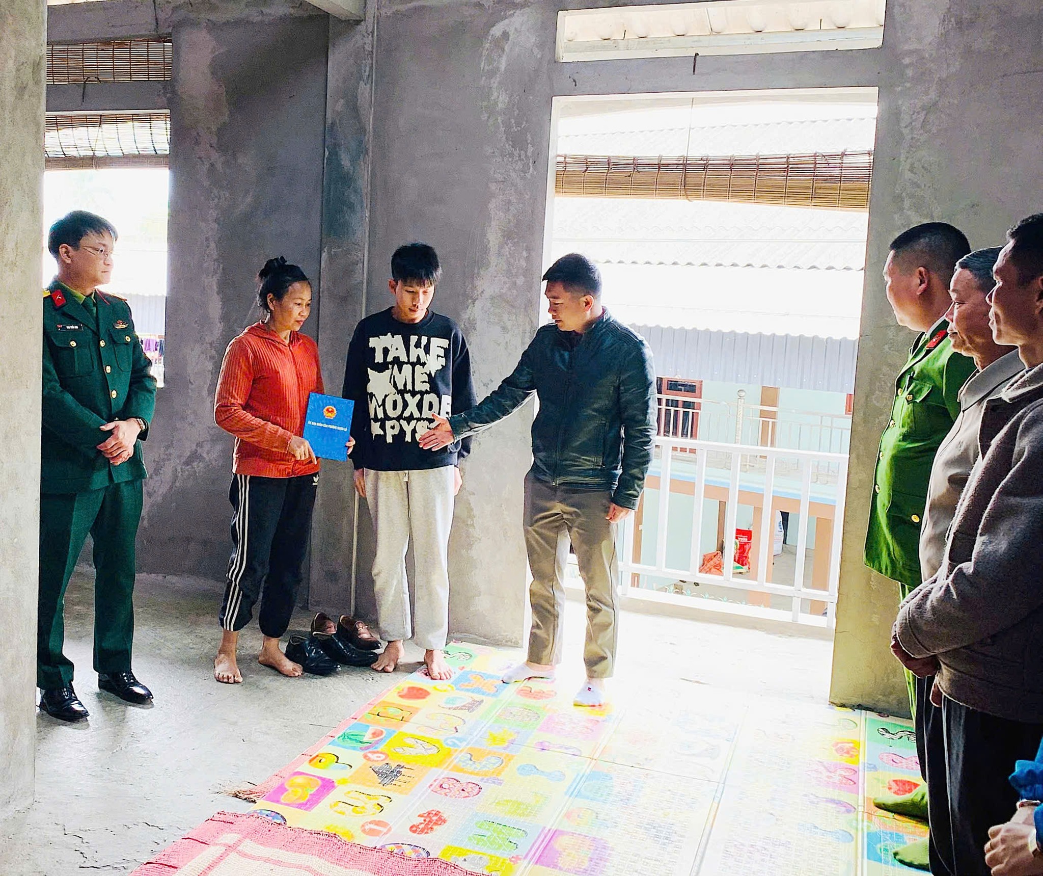 Lanh dao phuong Nghia Lo va cac luc luong truc tiep den gia dinh thanh nien trong dien nhap ngu