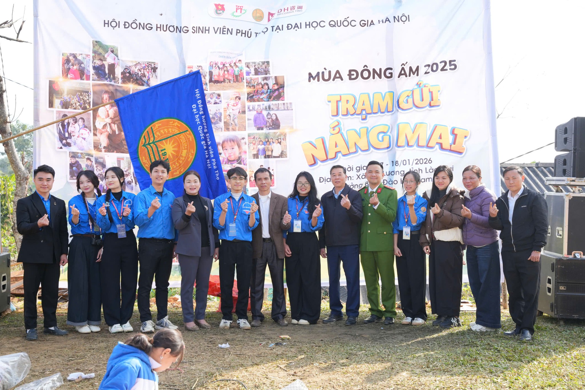 Mot so hinh anh khac tai chuong trinh Anh Tay Bac trong toi.lco .12